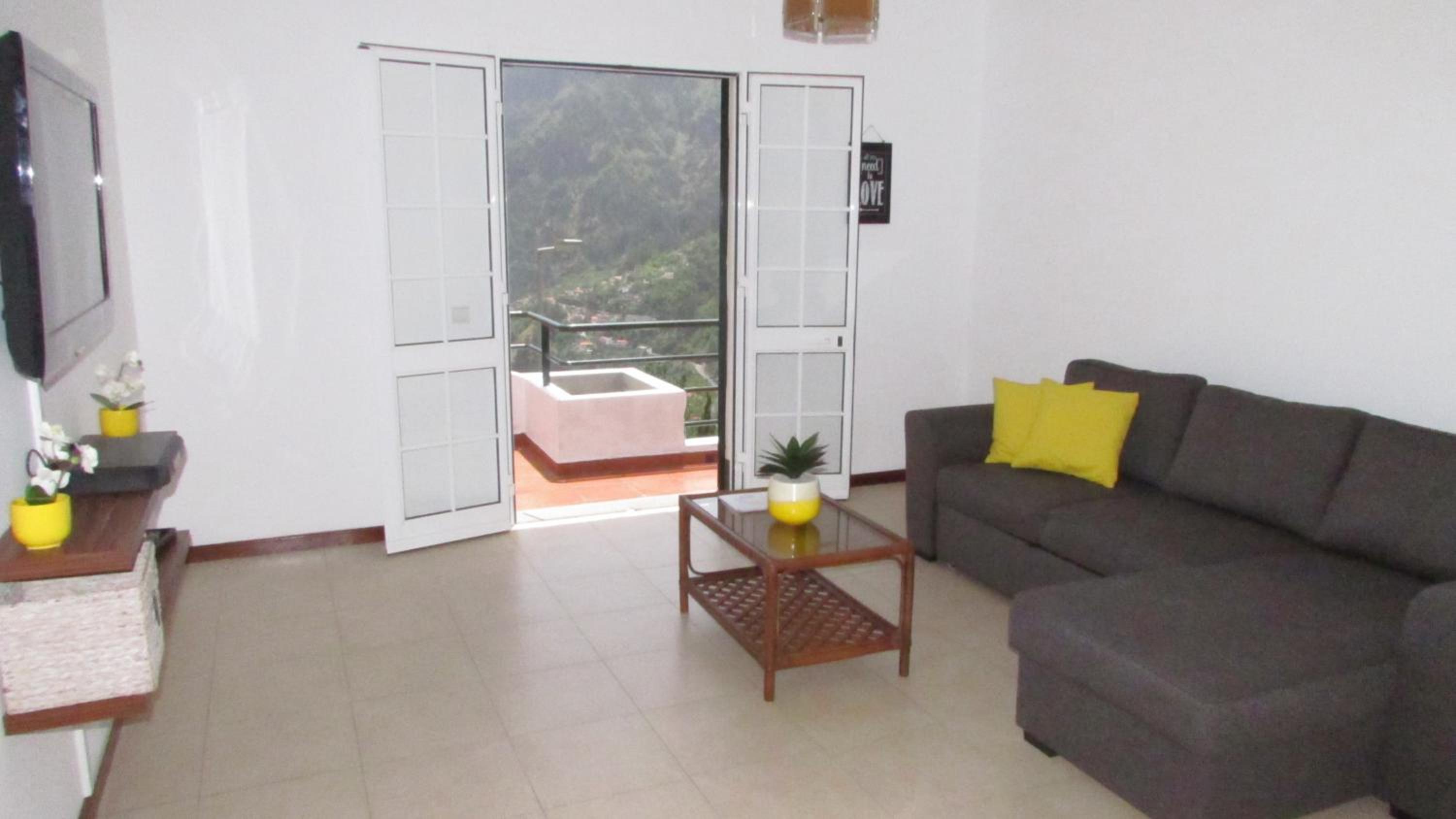 Apartment with Mountain View - Photo 17