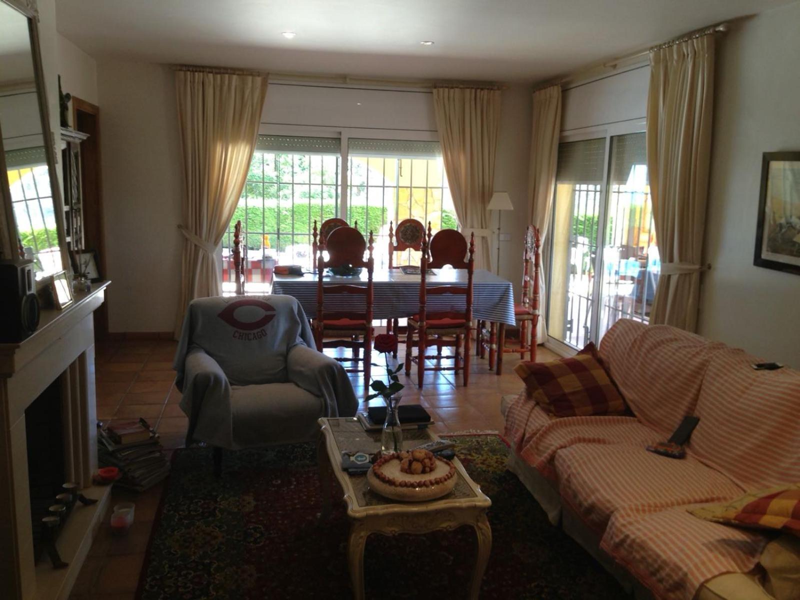 Villa de Cinco Habitaciones