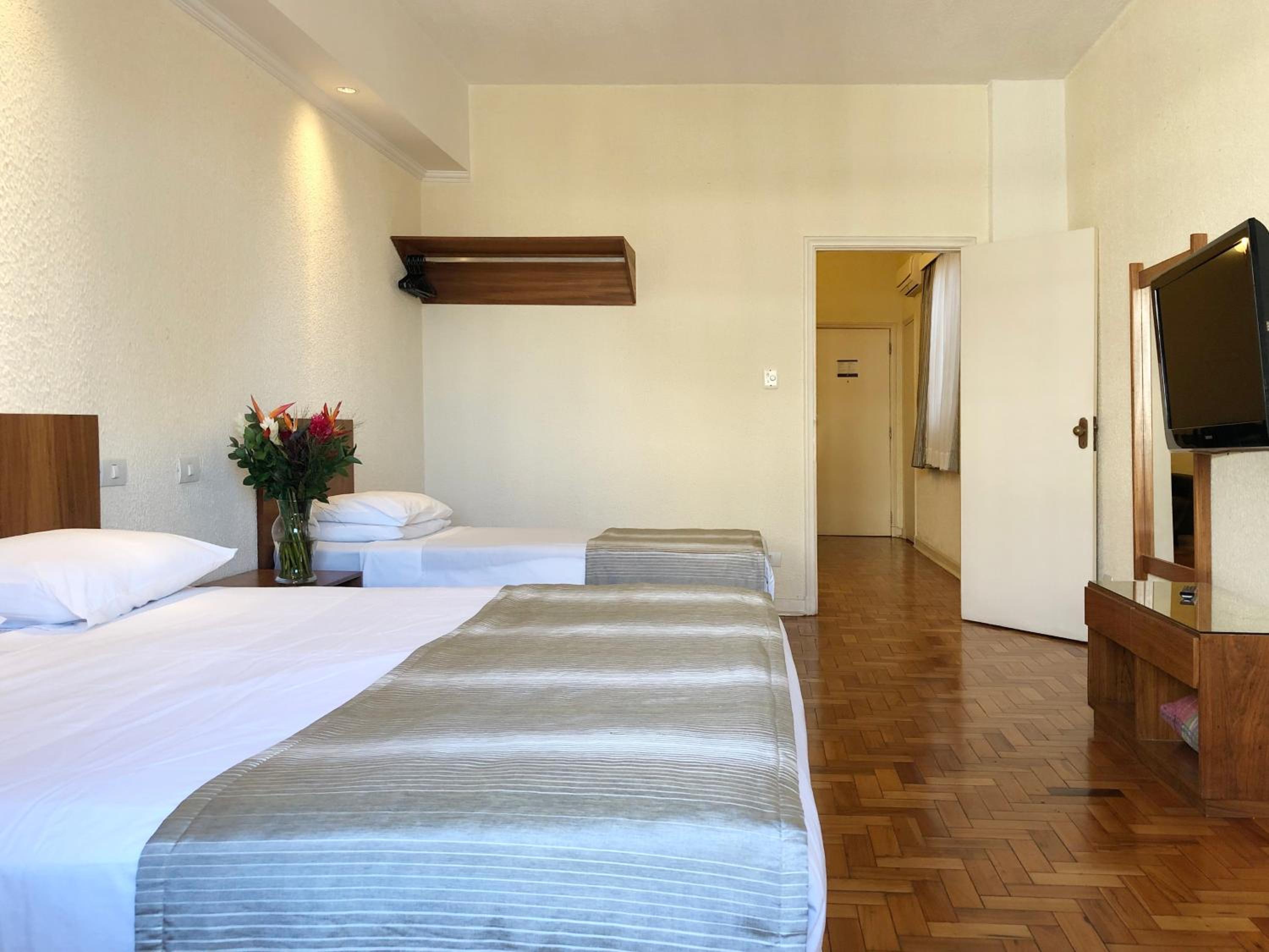 Standard Suite - Photo 2