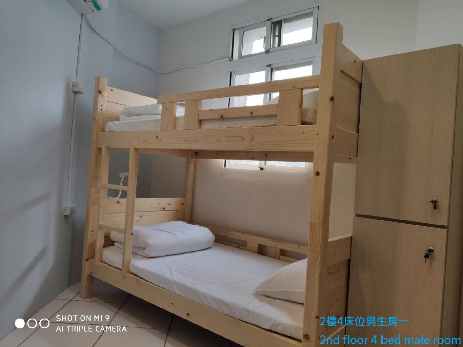 Bed in 4-Bed Male Dormitory Room photo 3