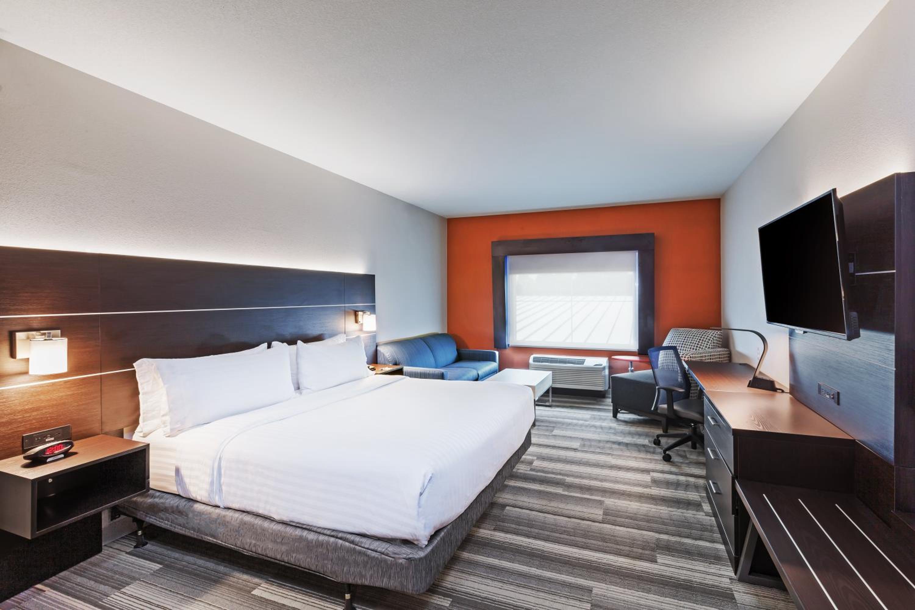 Holiday Inn Express & Suites - Coffeyville by IHG