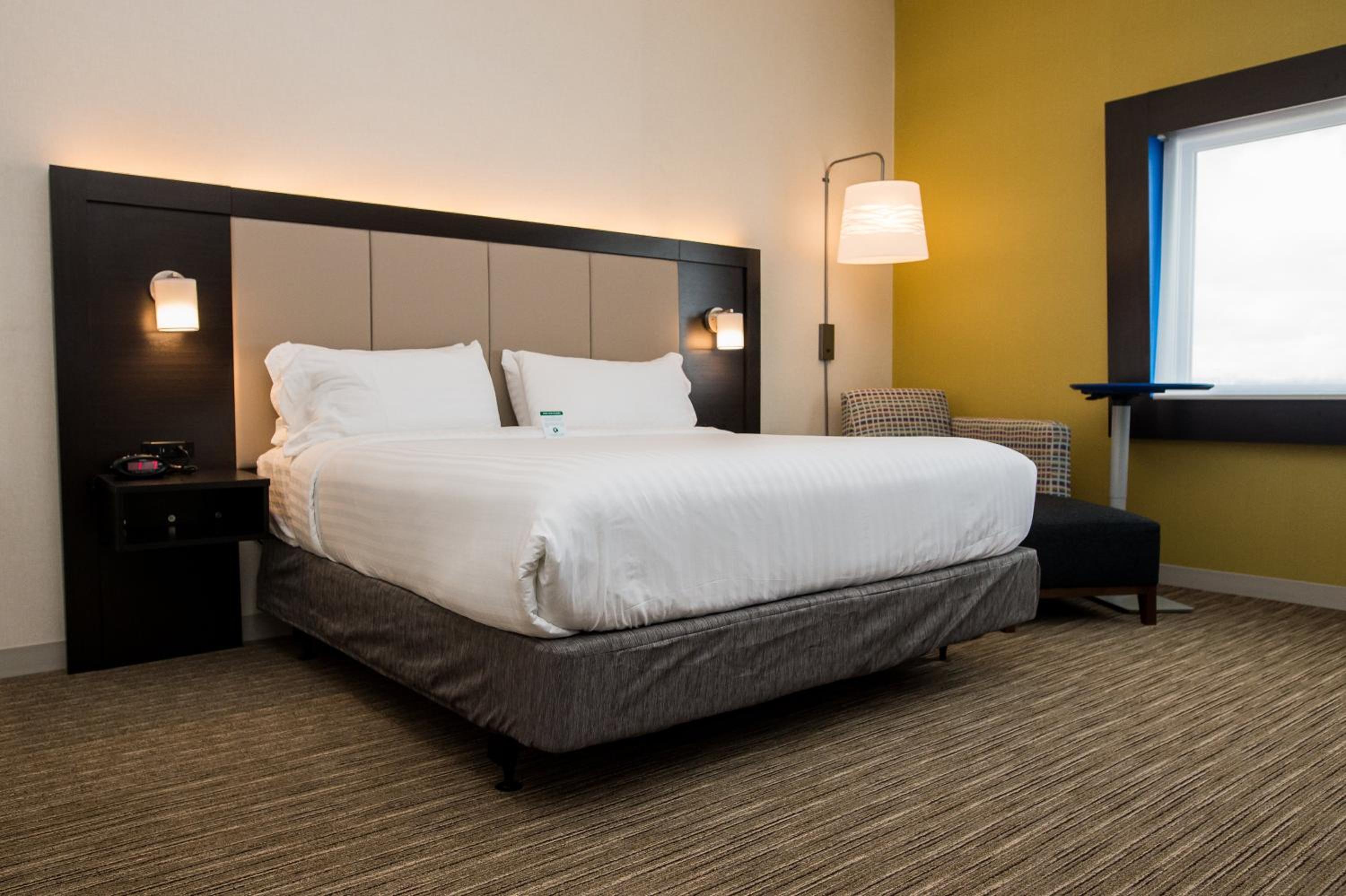 King Suite - Mobility Accessible with Tub