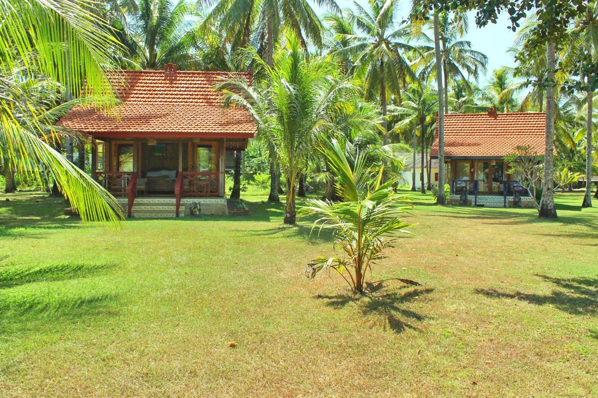 Bungalow with Garden View - Photo 2
