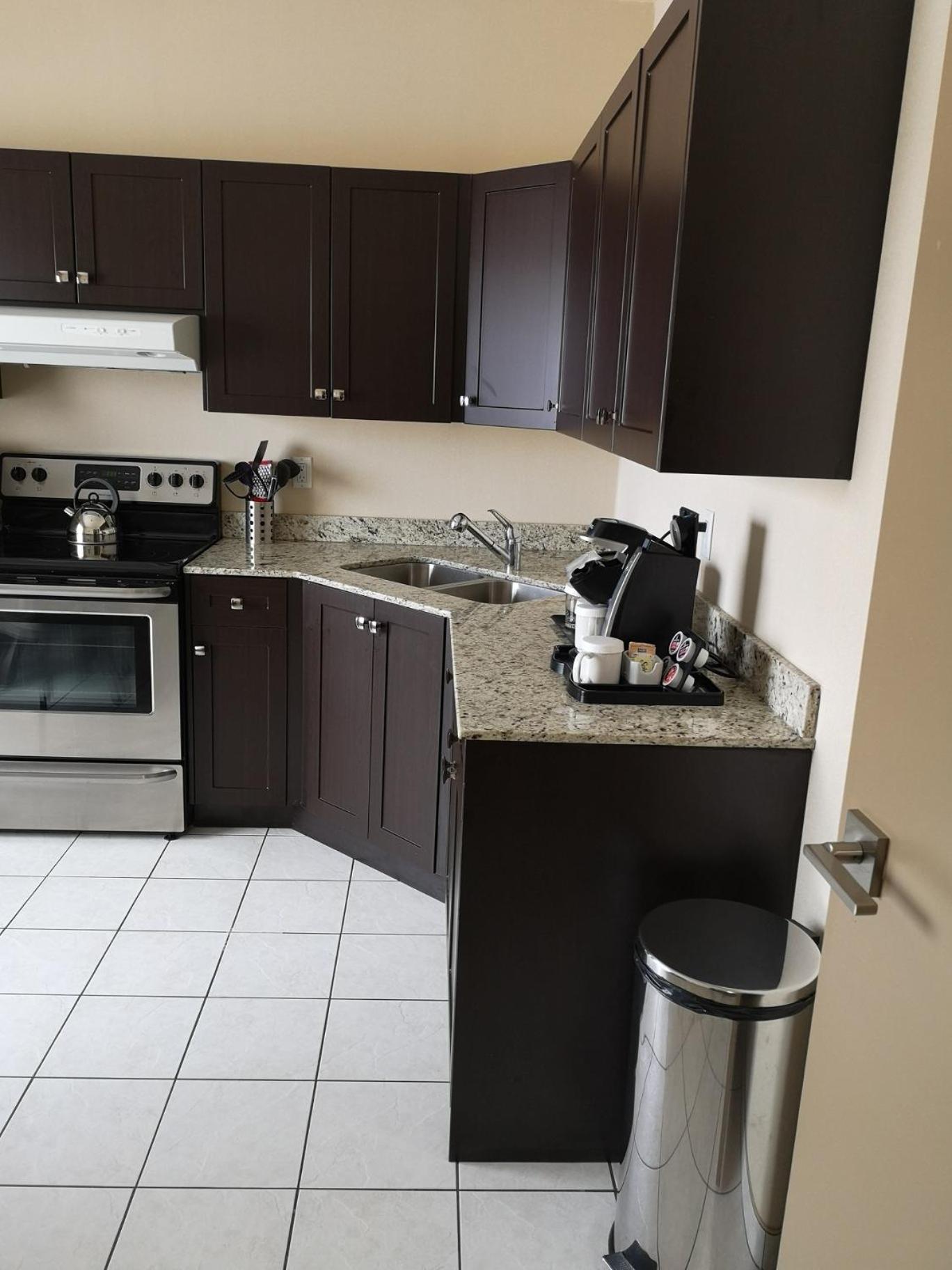 King Room with Kitchen - Photo 4