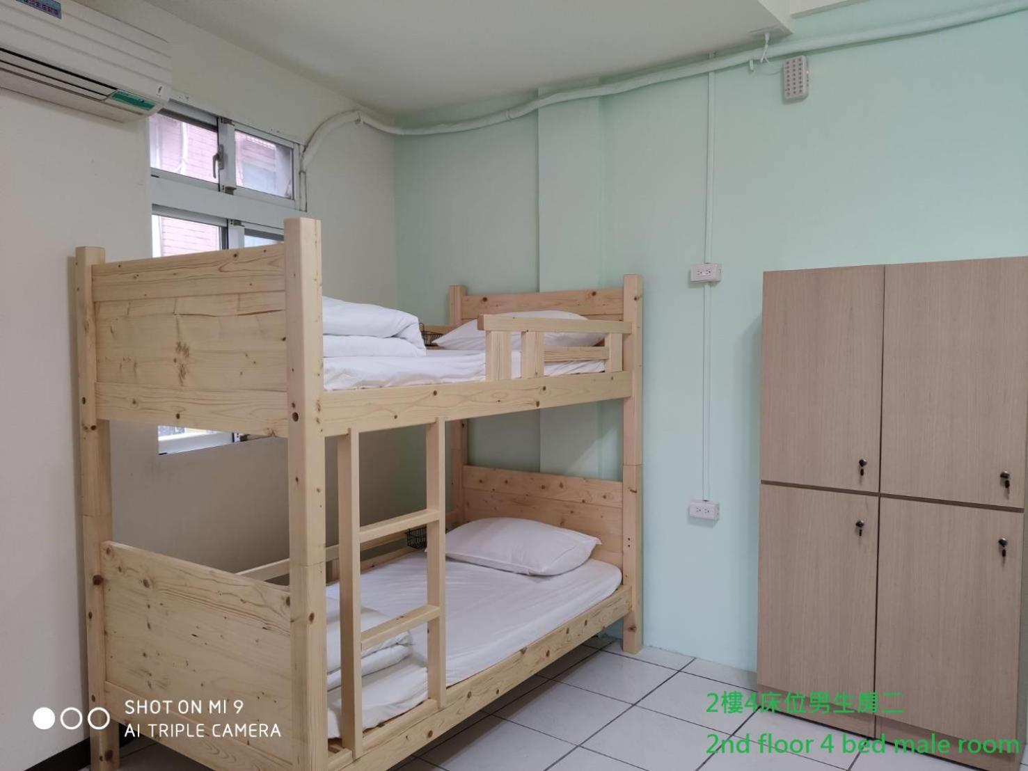 Bed in 4-Bed Male Dormitory Room photo 3