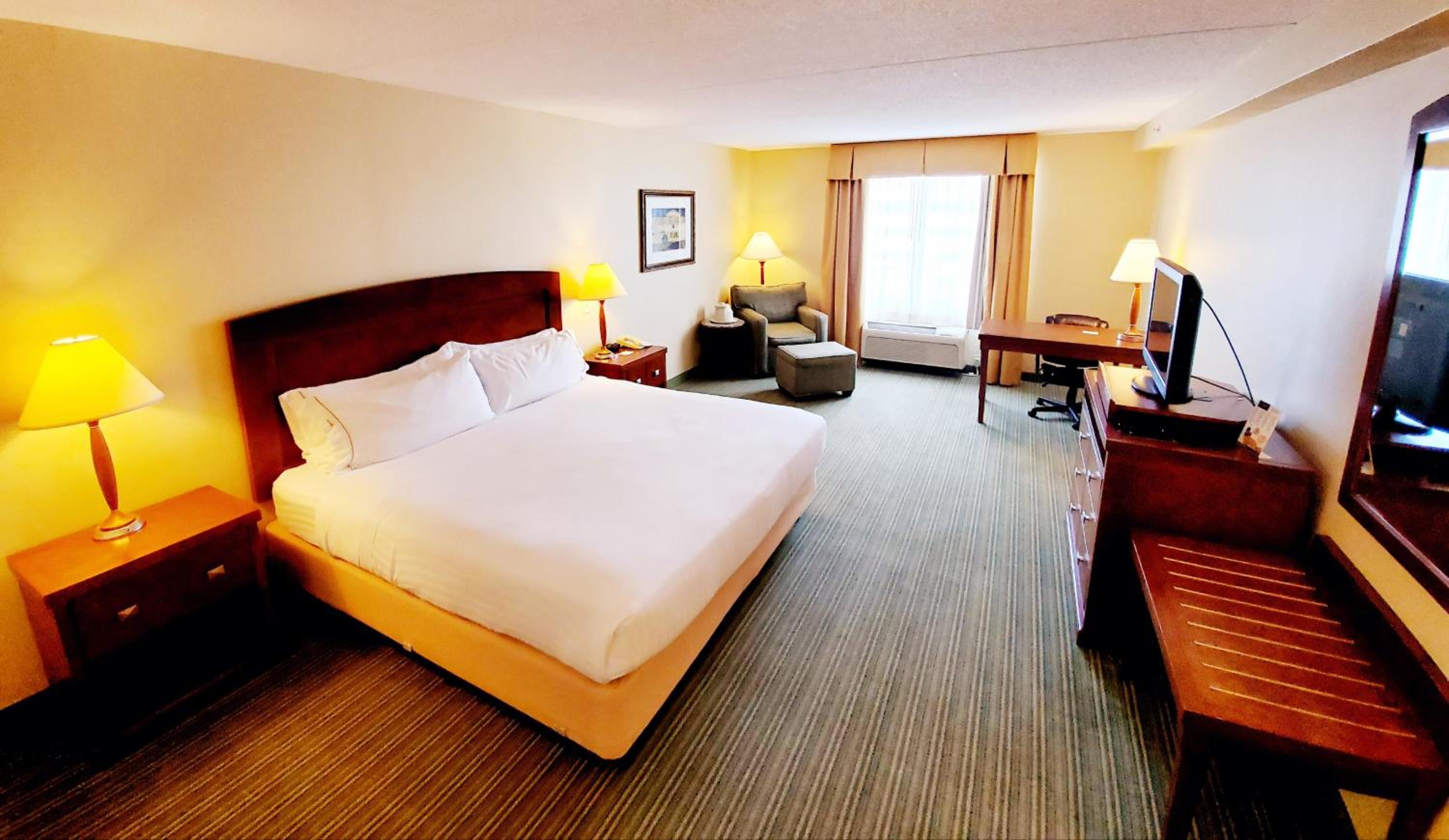 Standard King Room photo 3