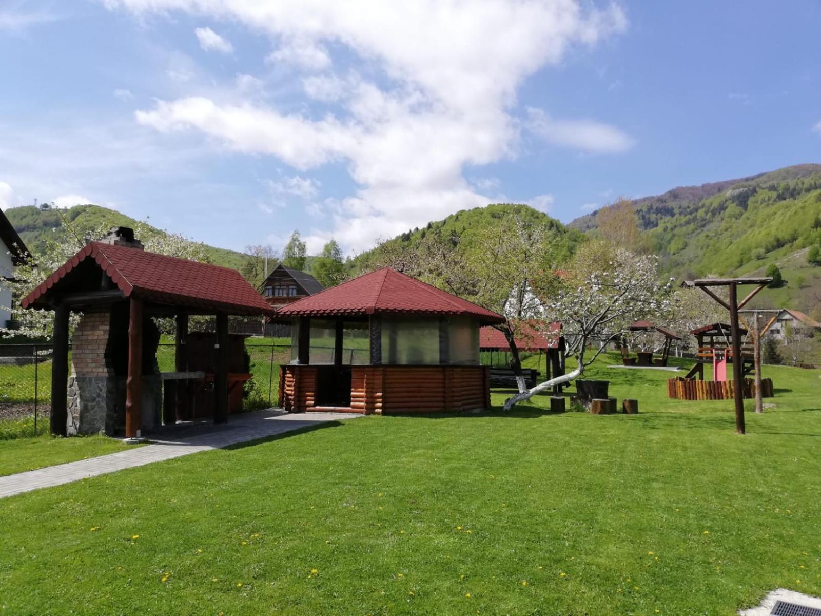Seven-Bedroom House - Photo 32
