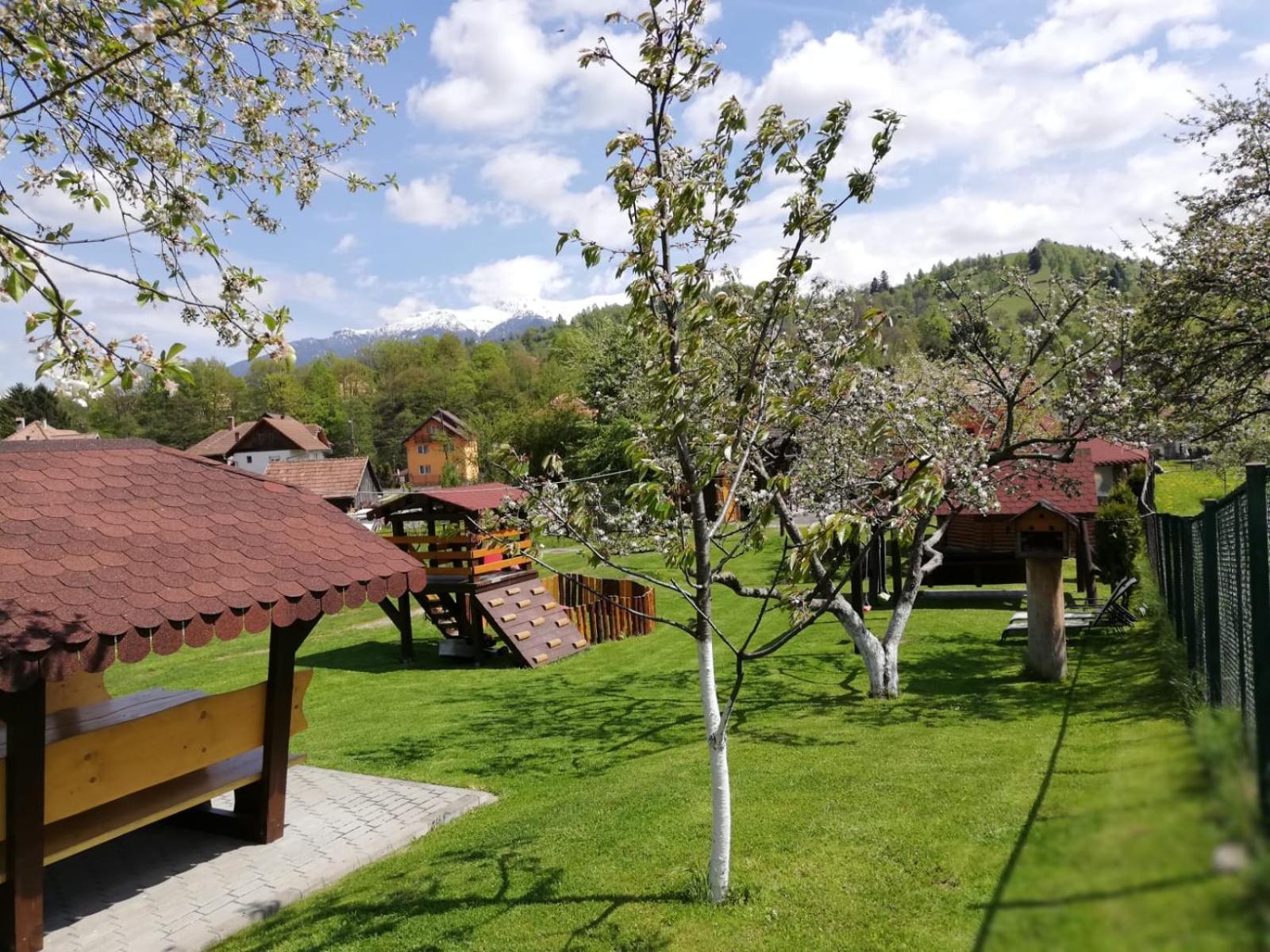Seven-Bedroom House - Photo 29