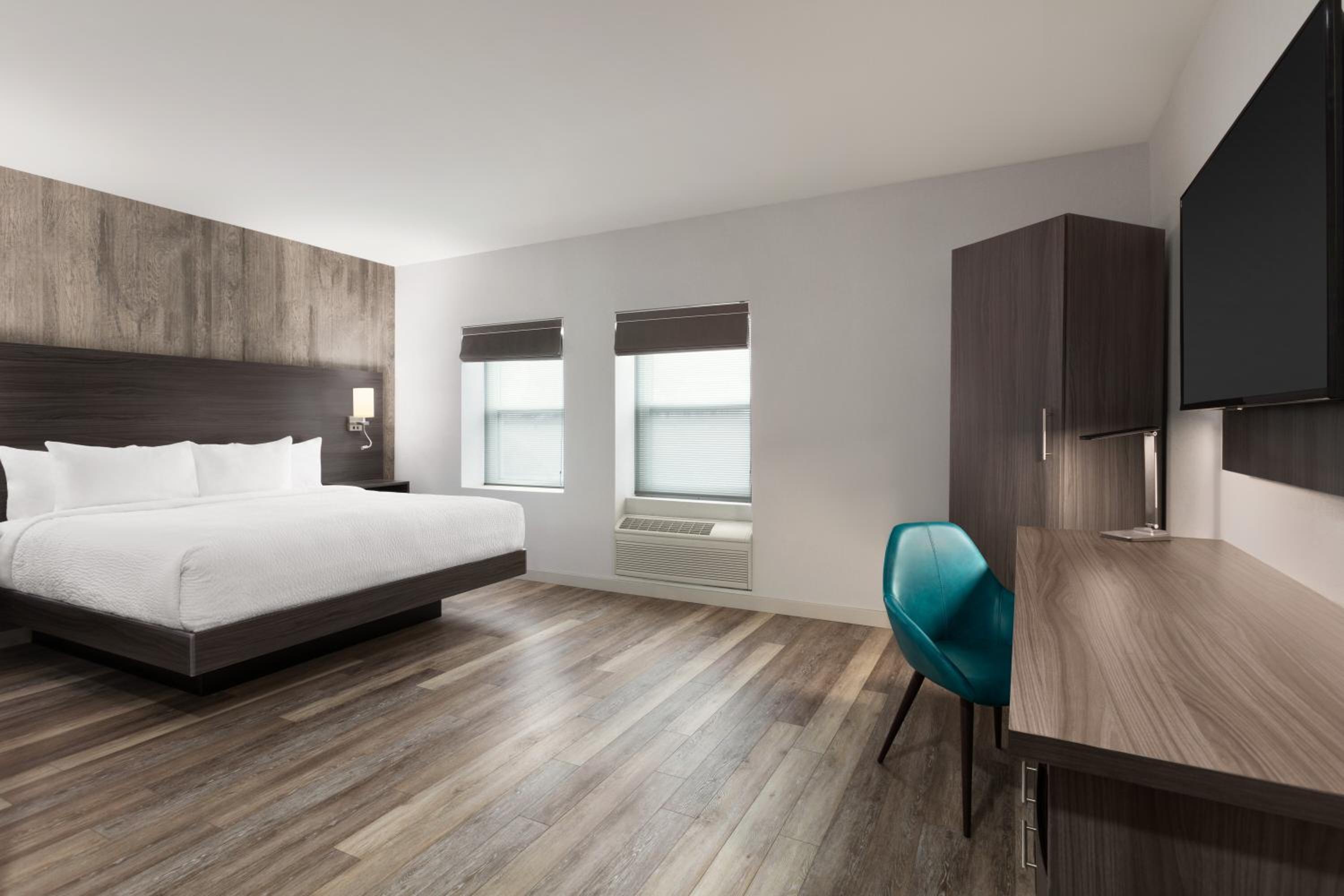 King Room - First Floor/Non-Smoking - Photo 4