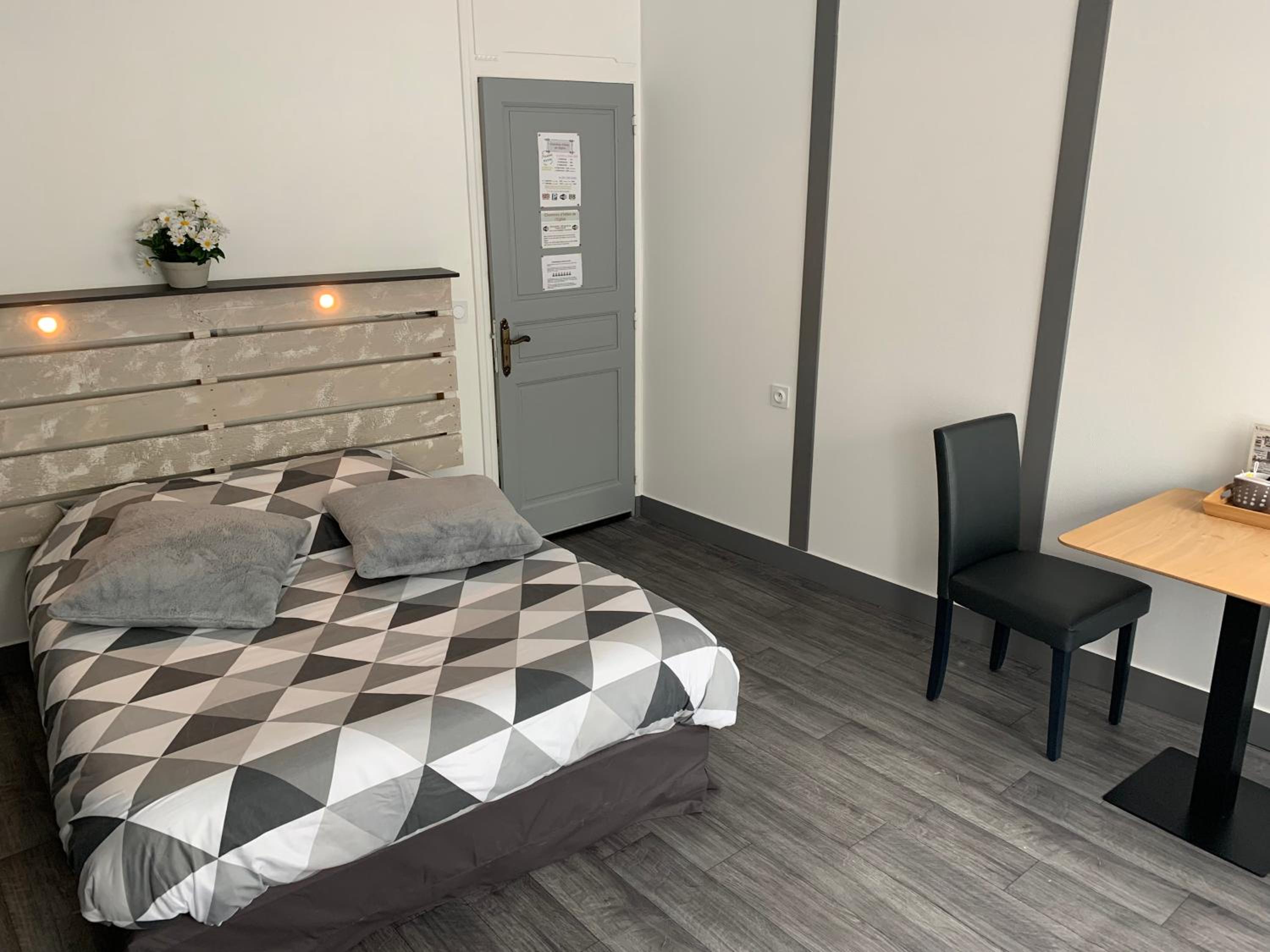 Double Room with Private Bathroom photo 3