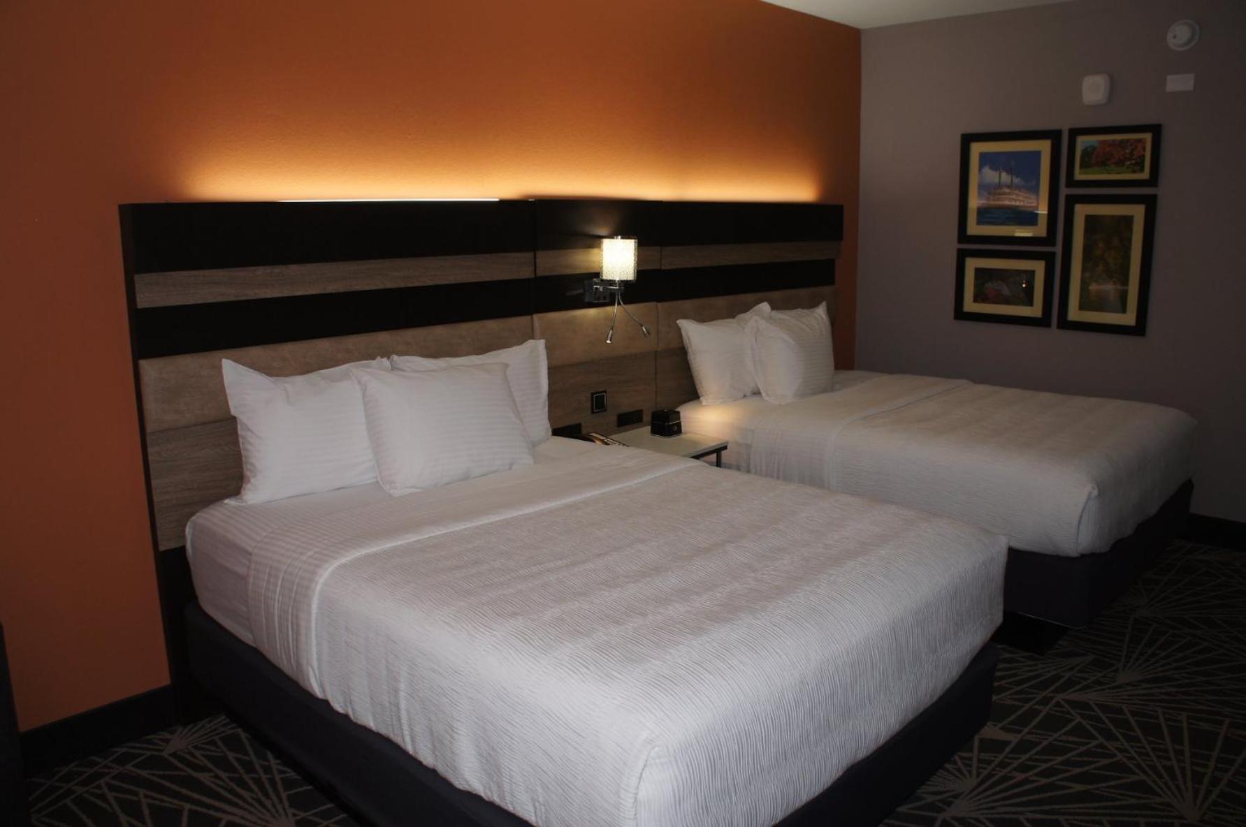 Queen Room with Two Queen Beds - Non-Smoking - Photo 1