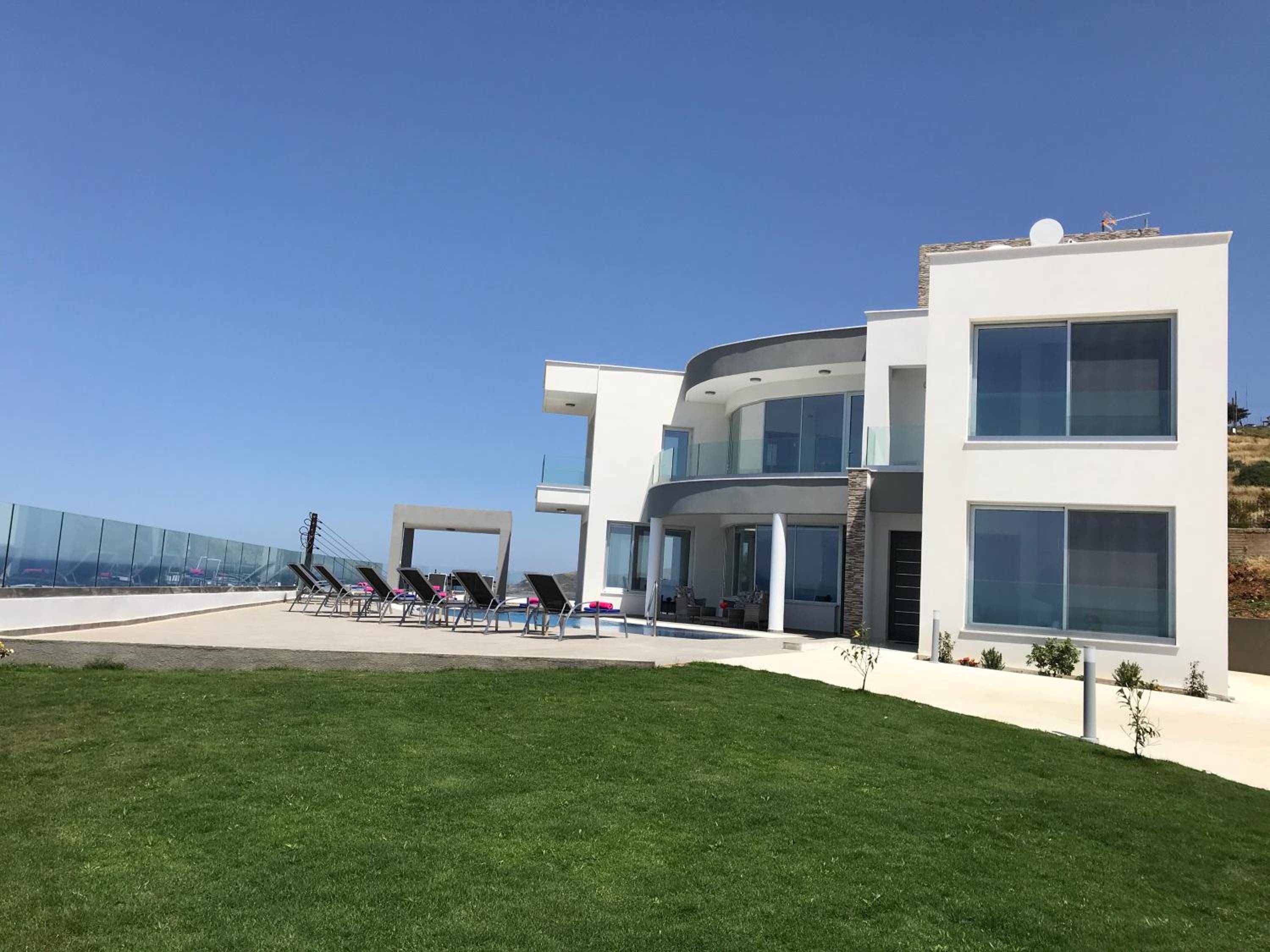 Deluxe Villa photo 2