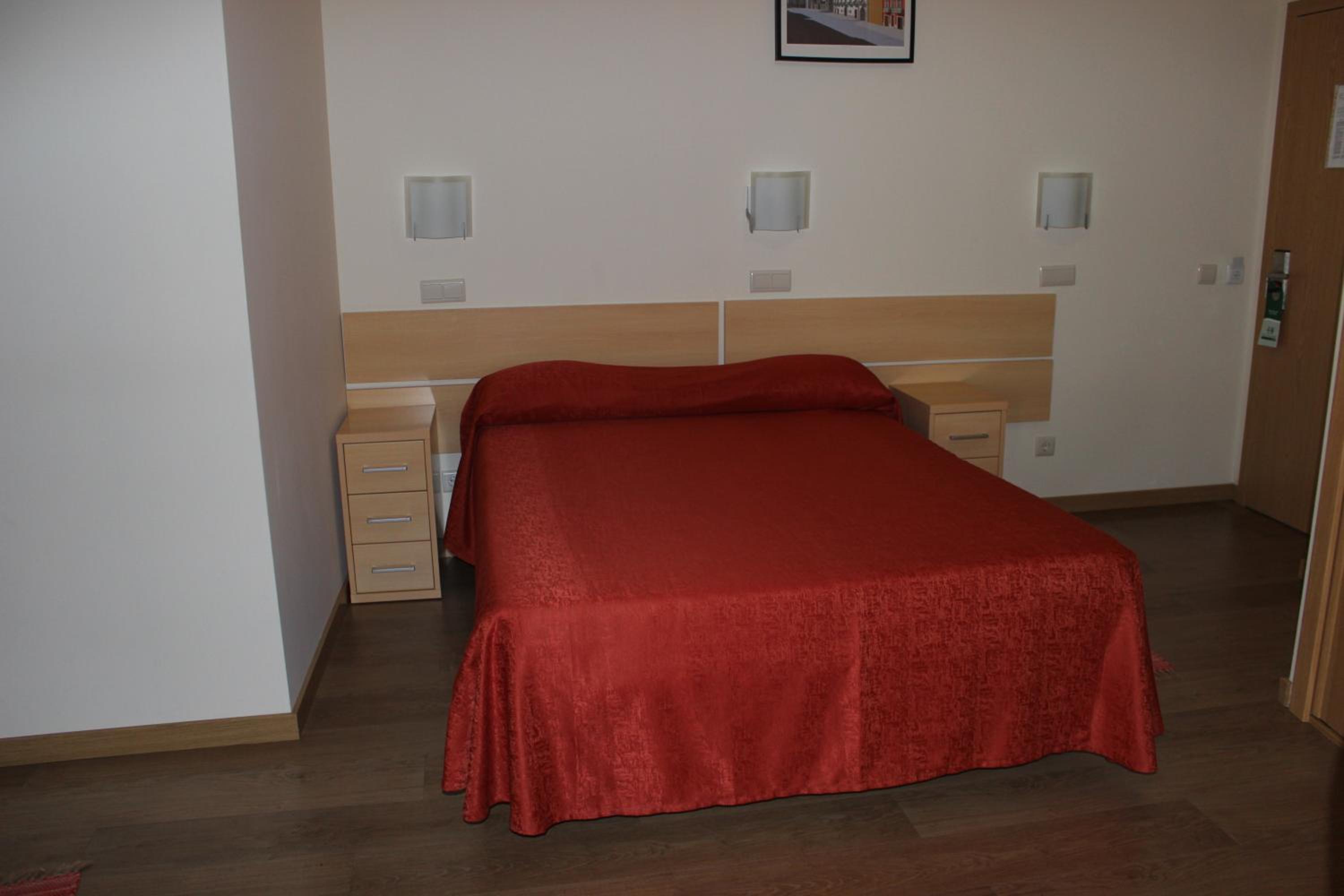 Double Room - Photo 7