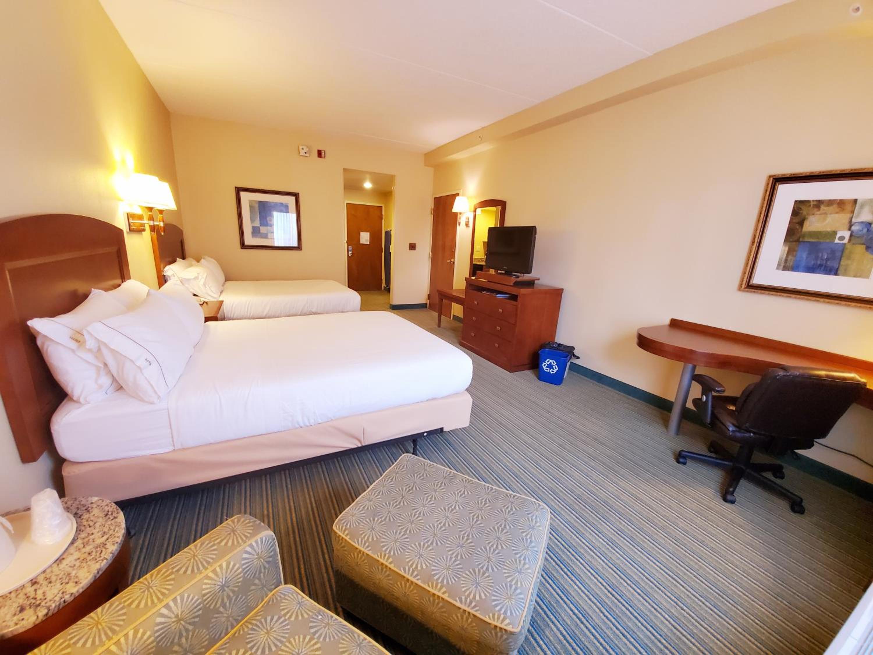 Queen Room - Disability Access photo 1
