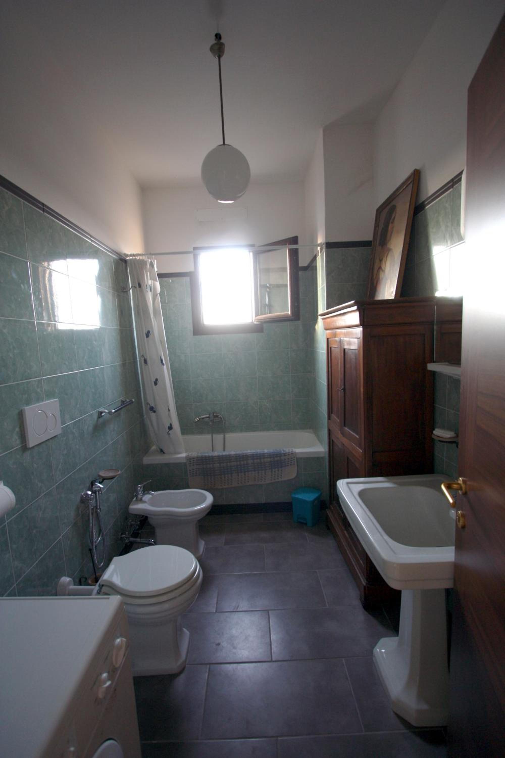 Apartment with Terrace - Photo 12