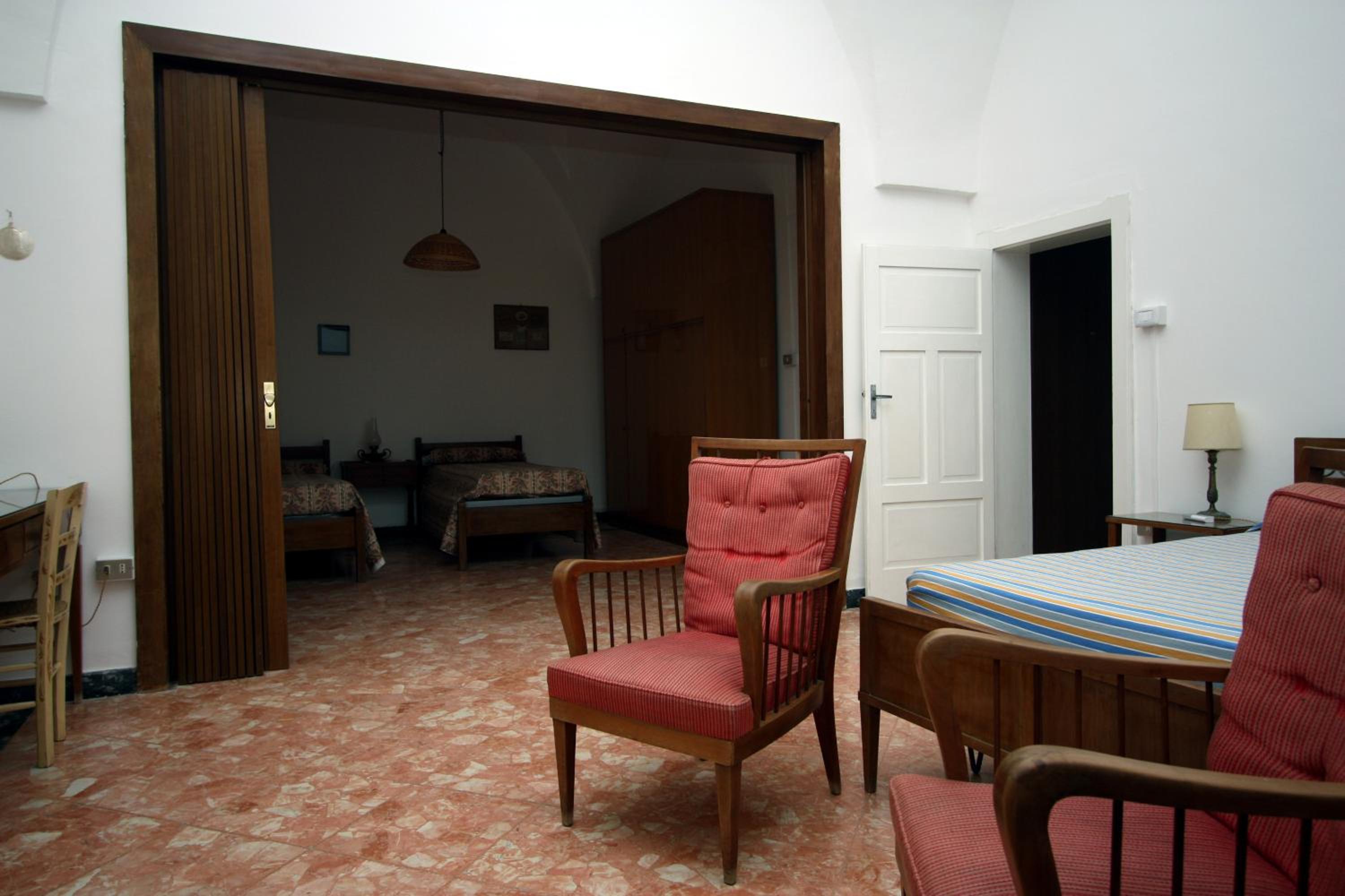 Apartment with Terrace - Photo 7