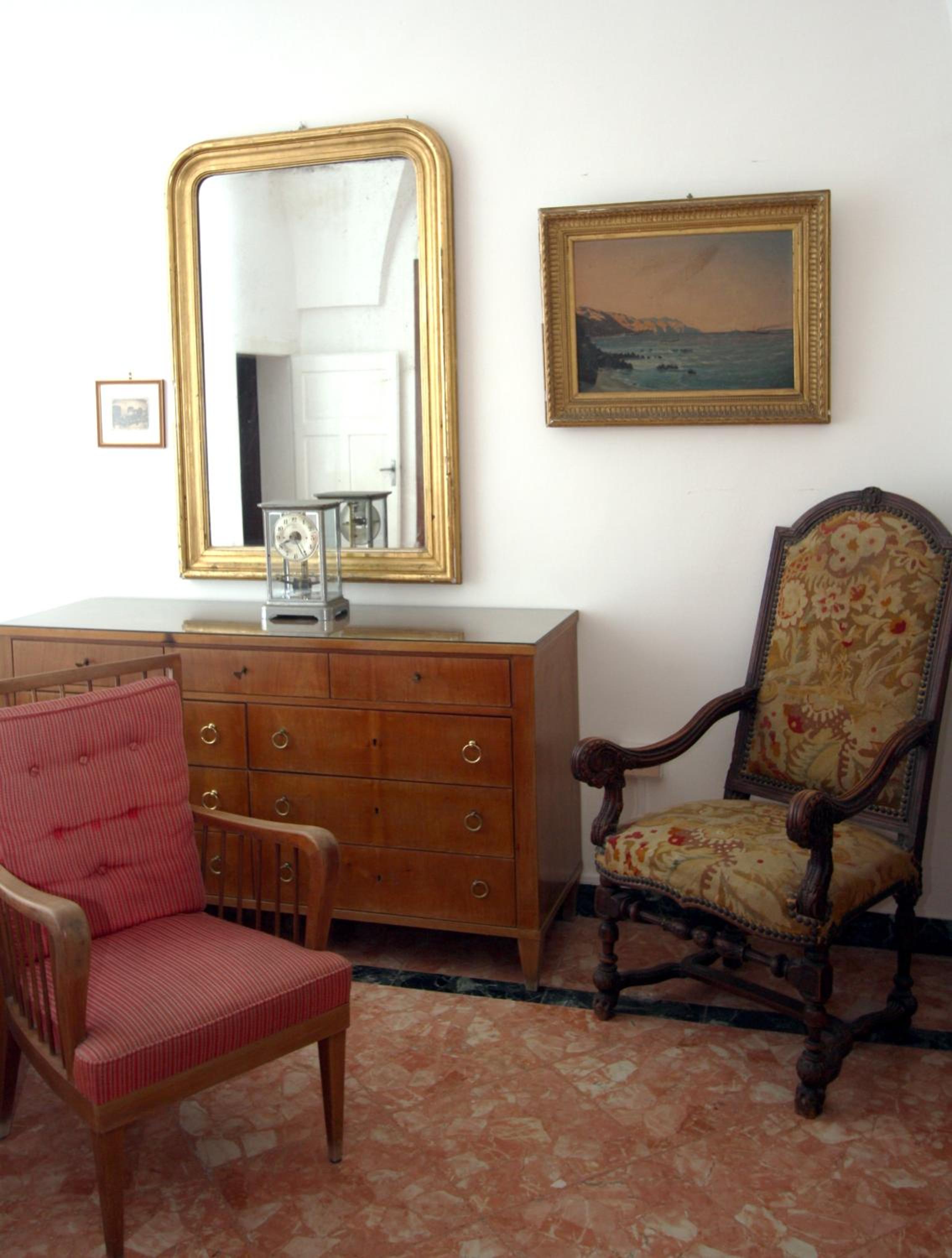 Apartment with Terrace - Photo 2