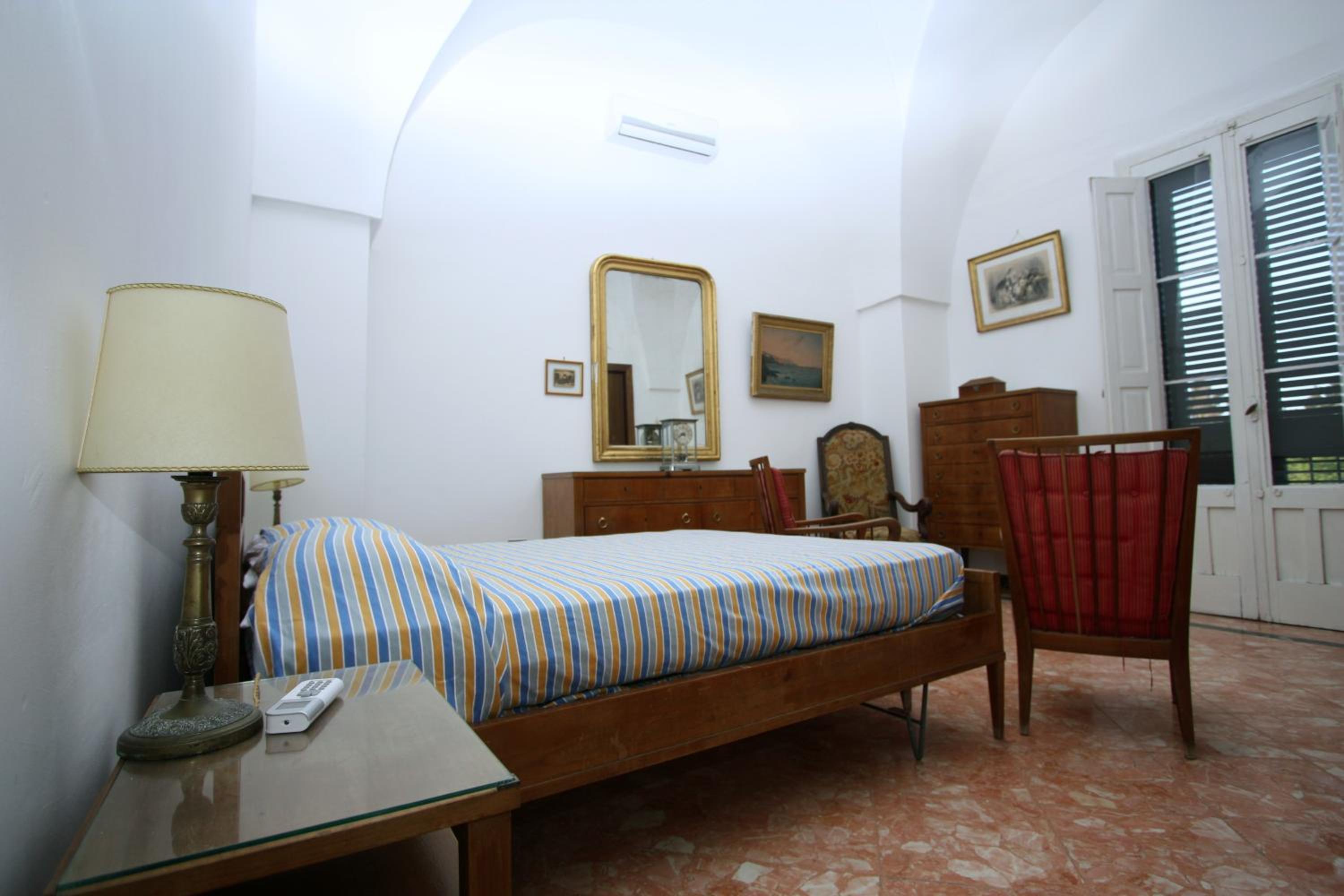 Apartment with Terrace - Photo 4