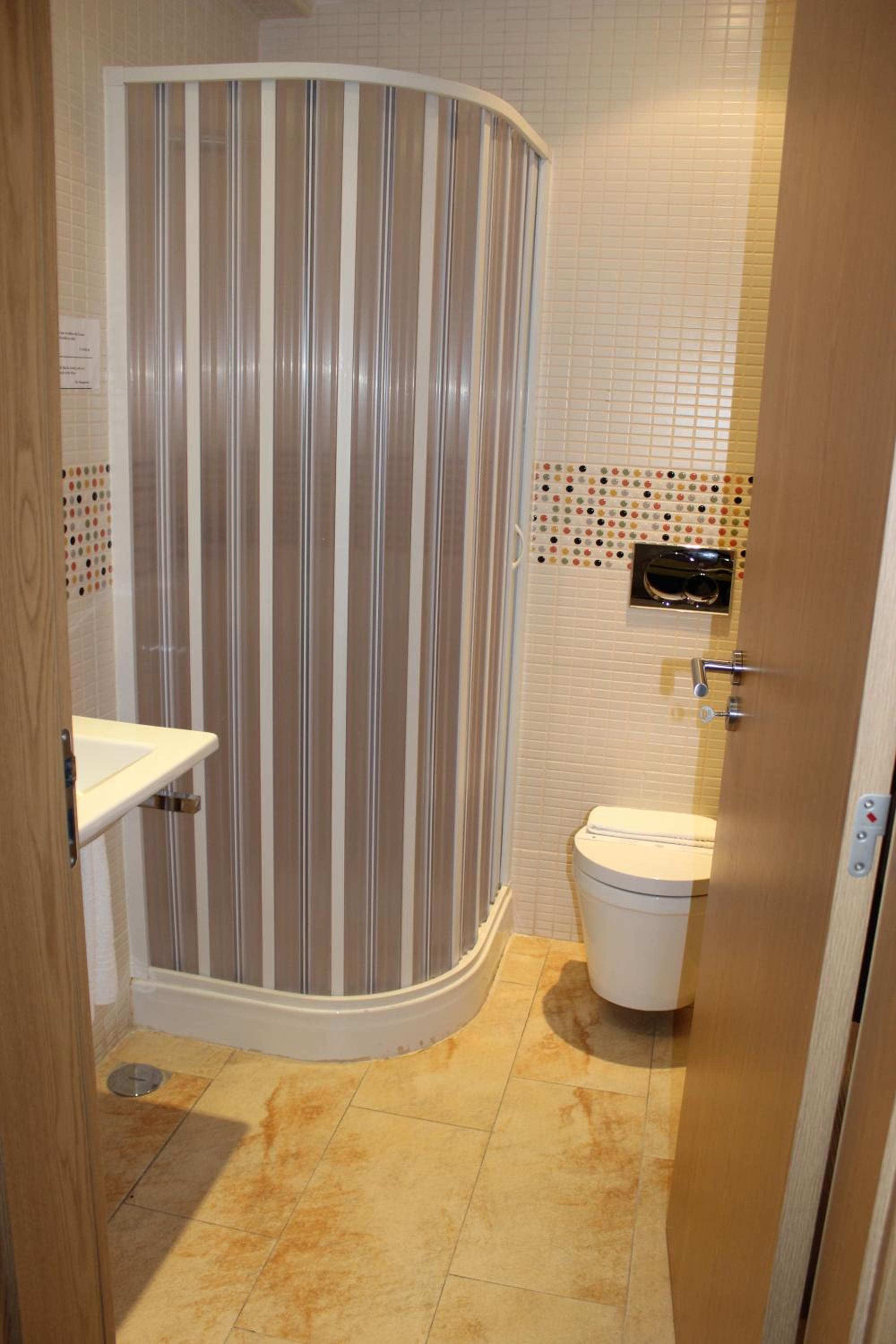 Quadruple Room - Photo 4