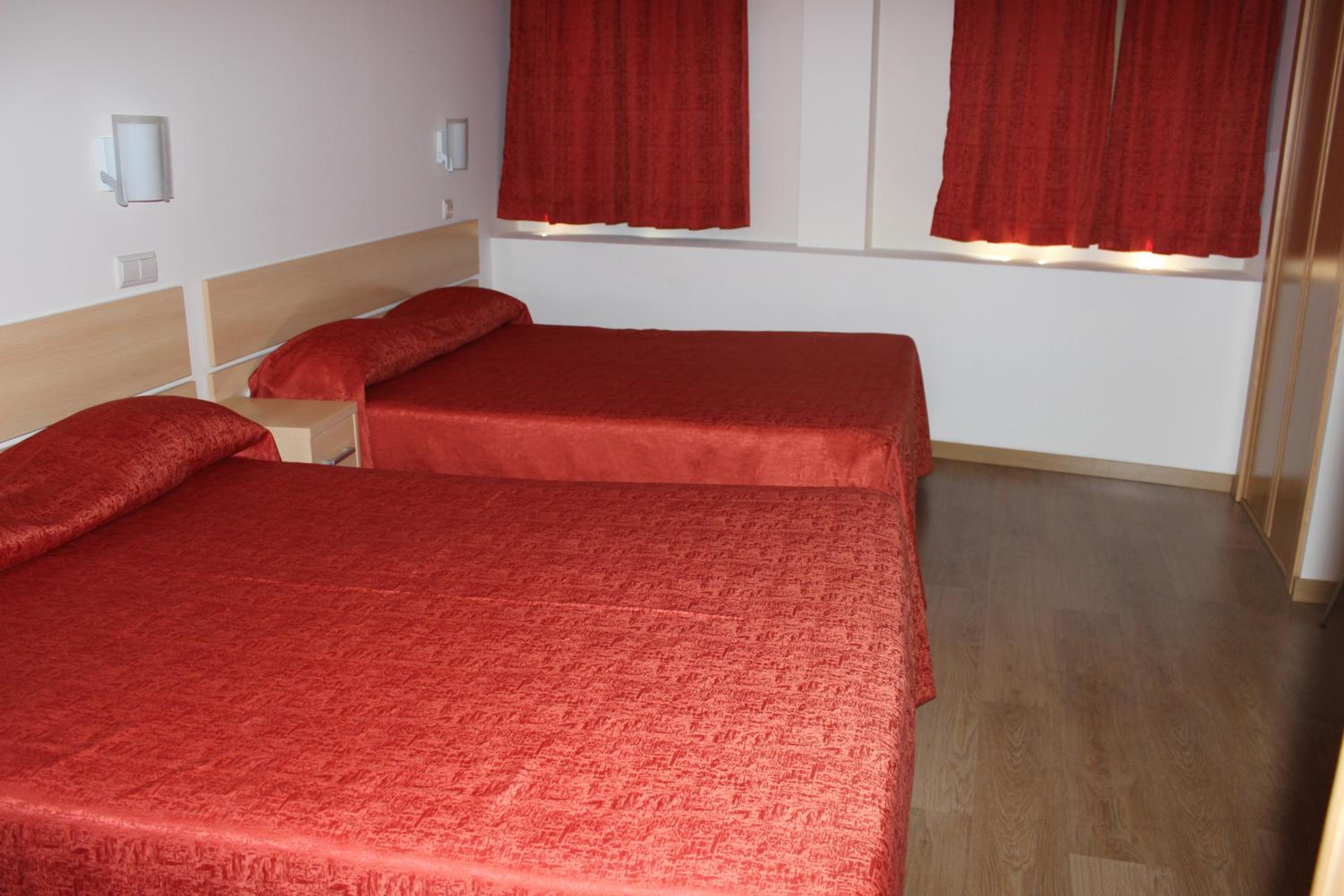 Quadruple Room - Photo 2