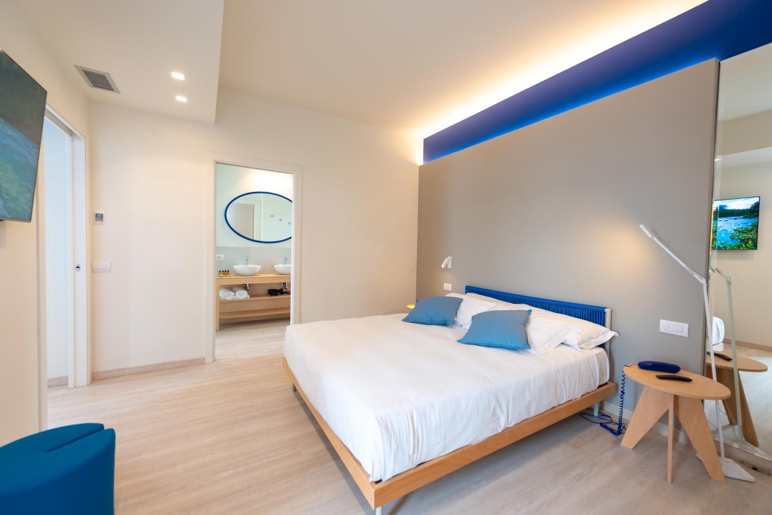 Suite with Balcony and Sea View