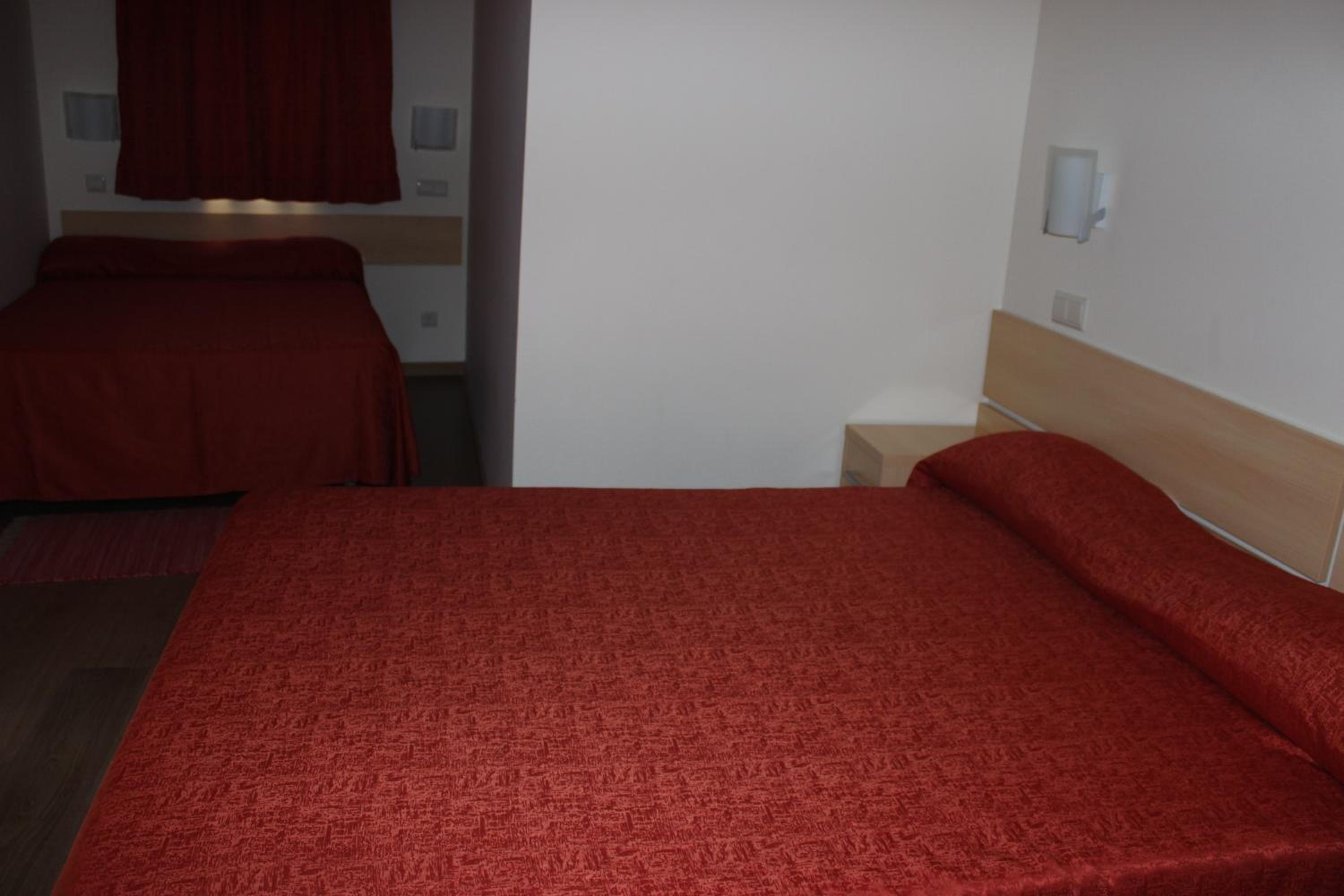 Quadruple Room - Photo 9
