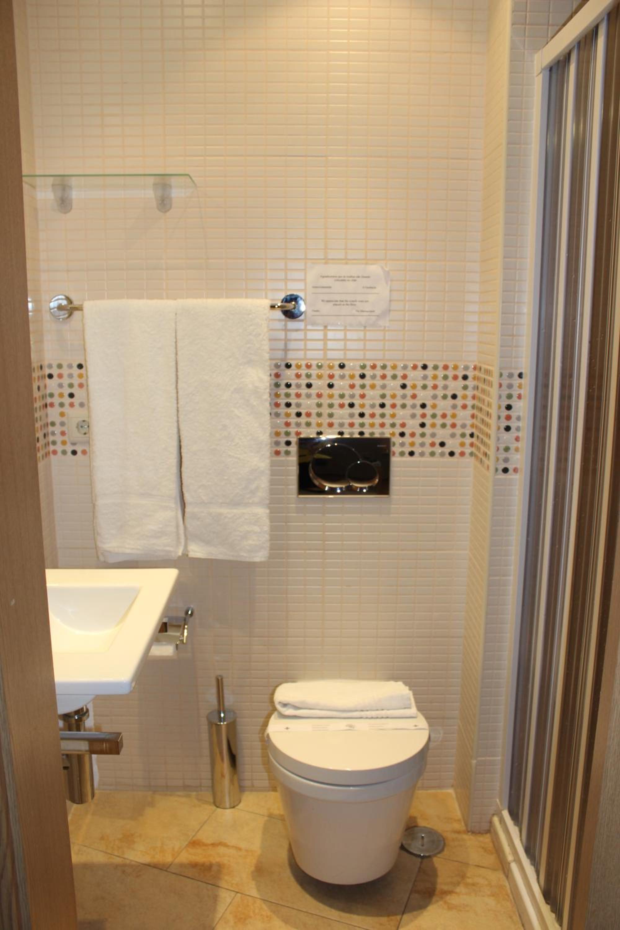 Double Room - Photo 6