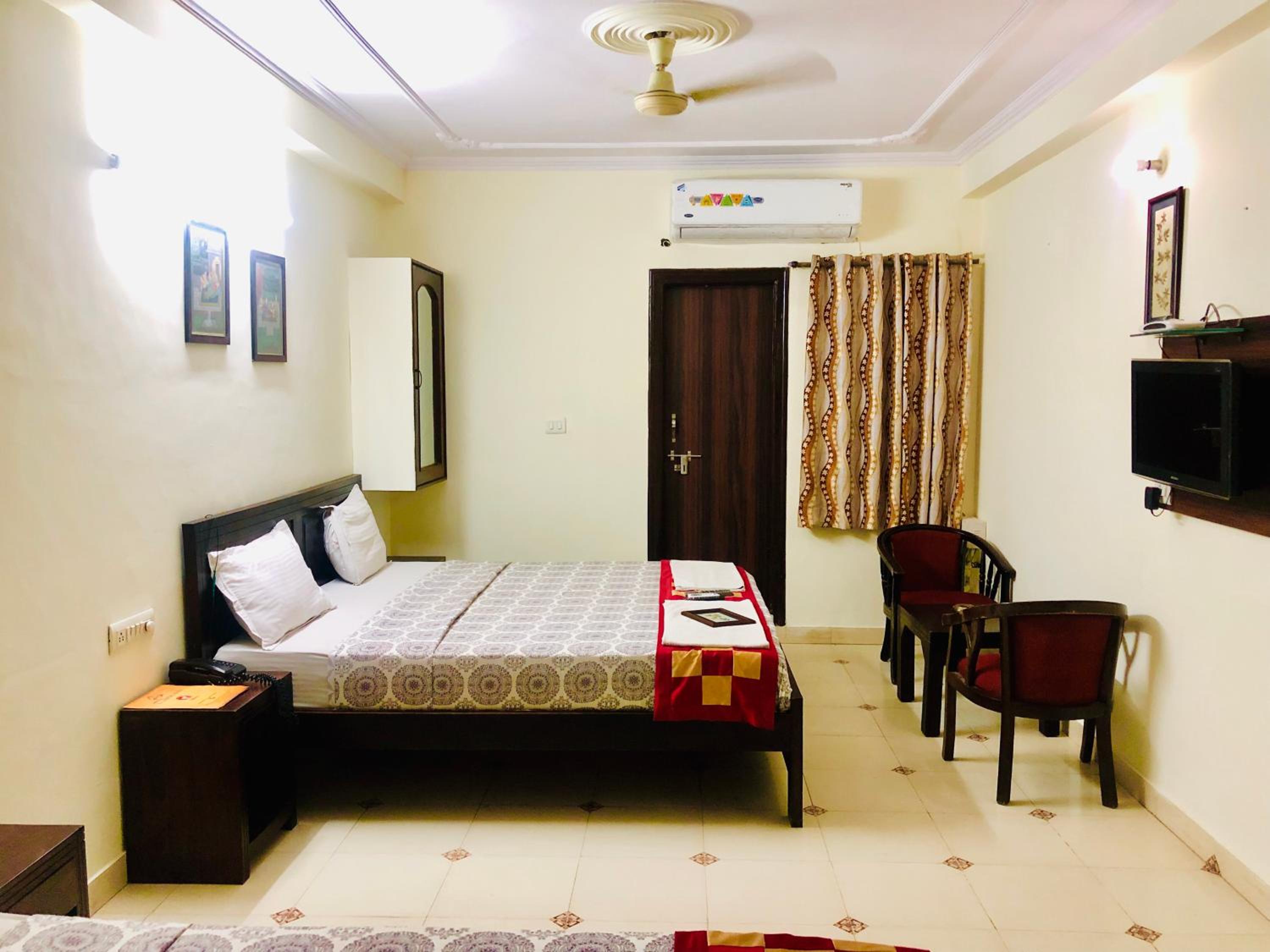 Deluxe Family Room - Photo 1