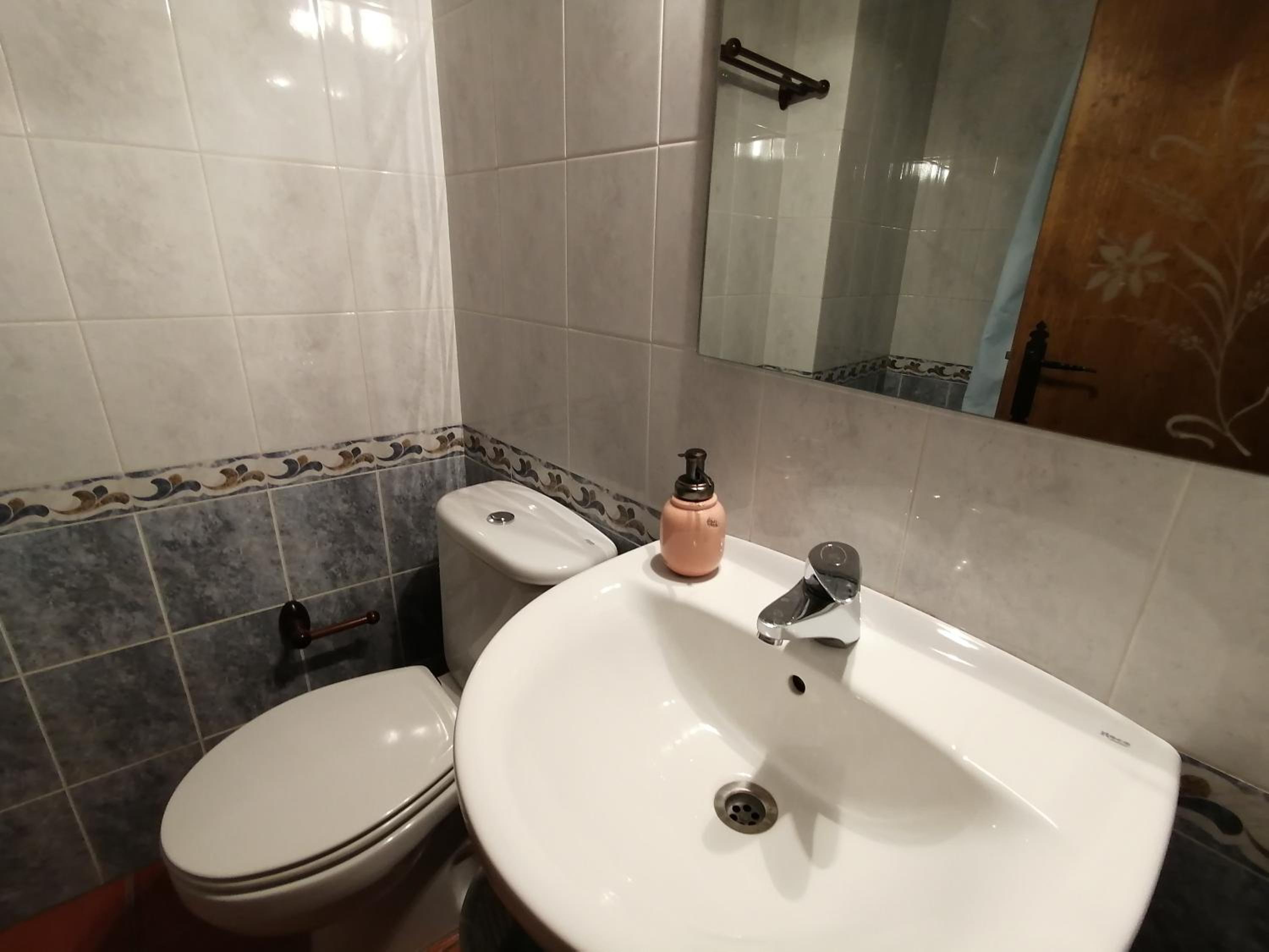 Twin Room with Bathroom - Photo 6