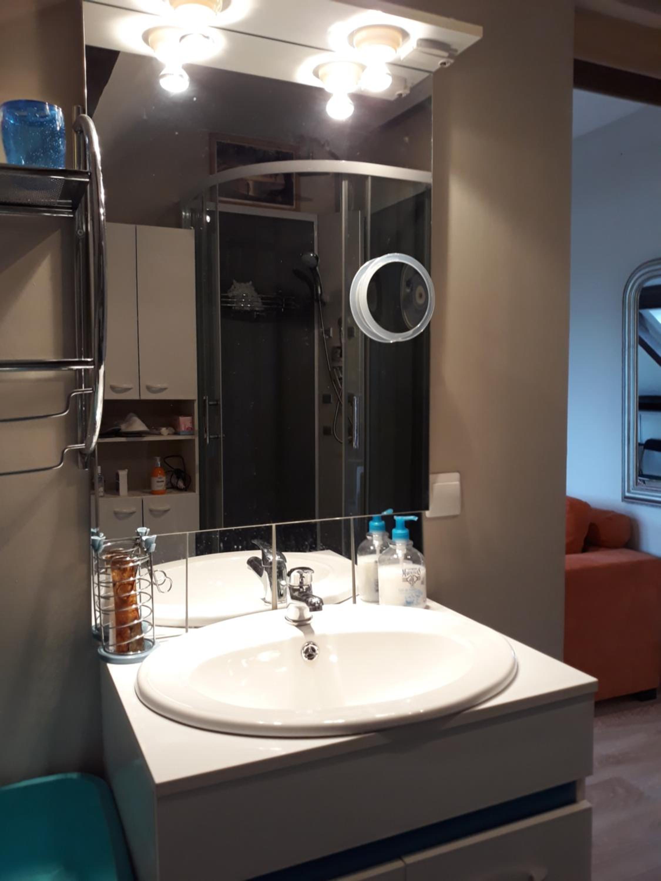 Double Room with Private External Bathroom - Photo 11