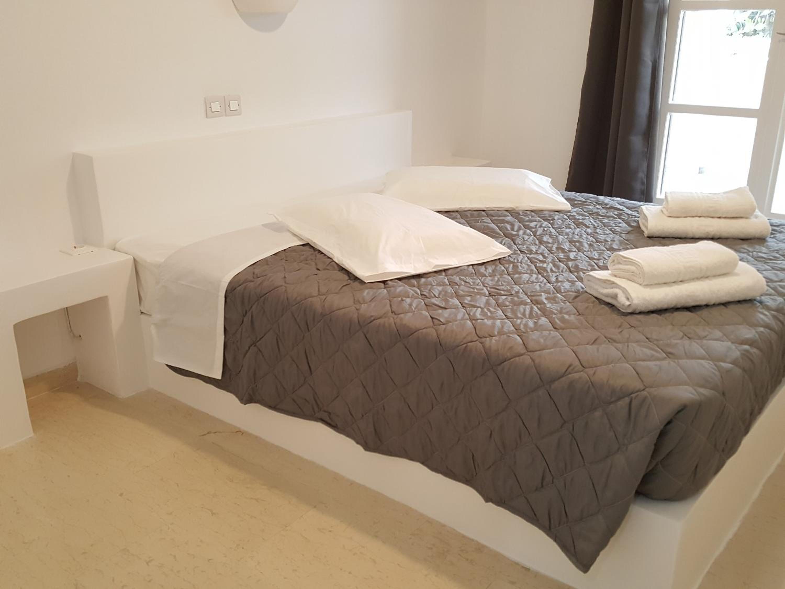 One-Bedroom Apartment - Photo 9