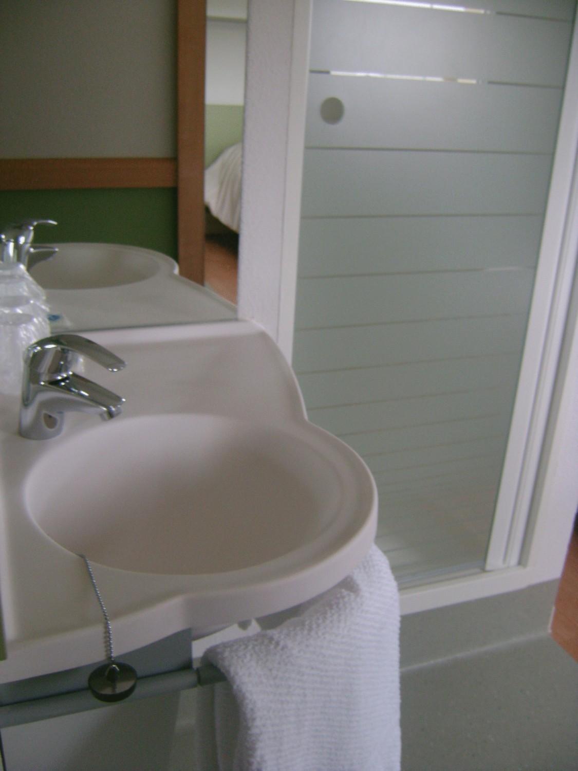 Twin Room - Photo 3