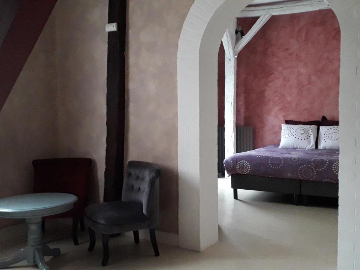 Double Room with Private Bathroom - Photo 2
