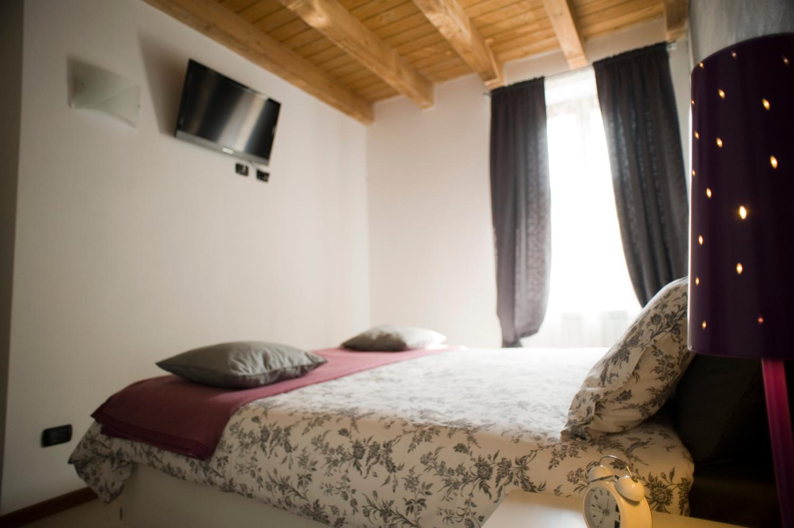 Double or Twin Room with Private Bathroom - Photo 3