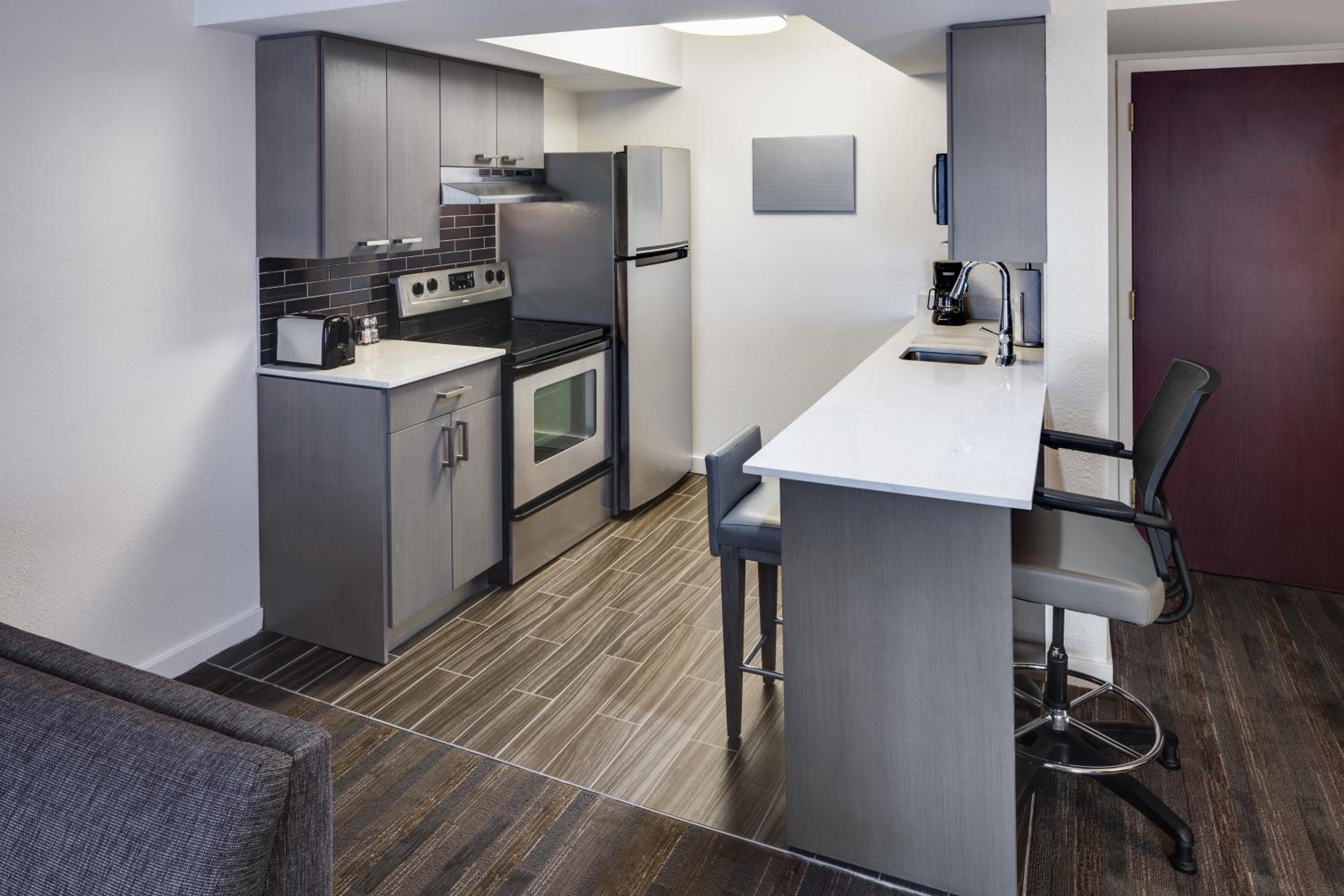 One-Bedroom Suite with Two Double Beds - Photo 2