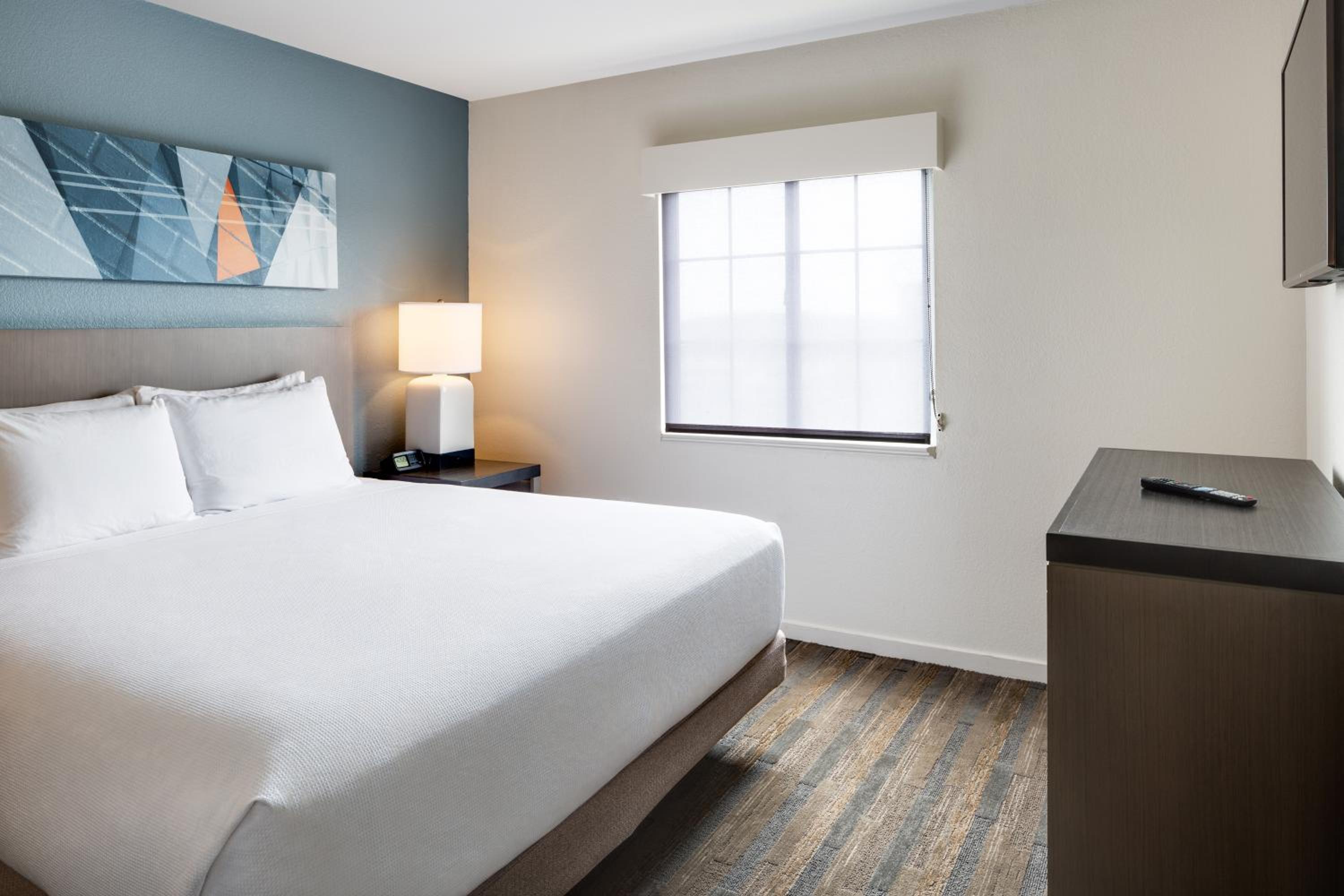 One-Bedroom King Suite - Photo 4