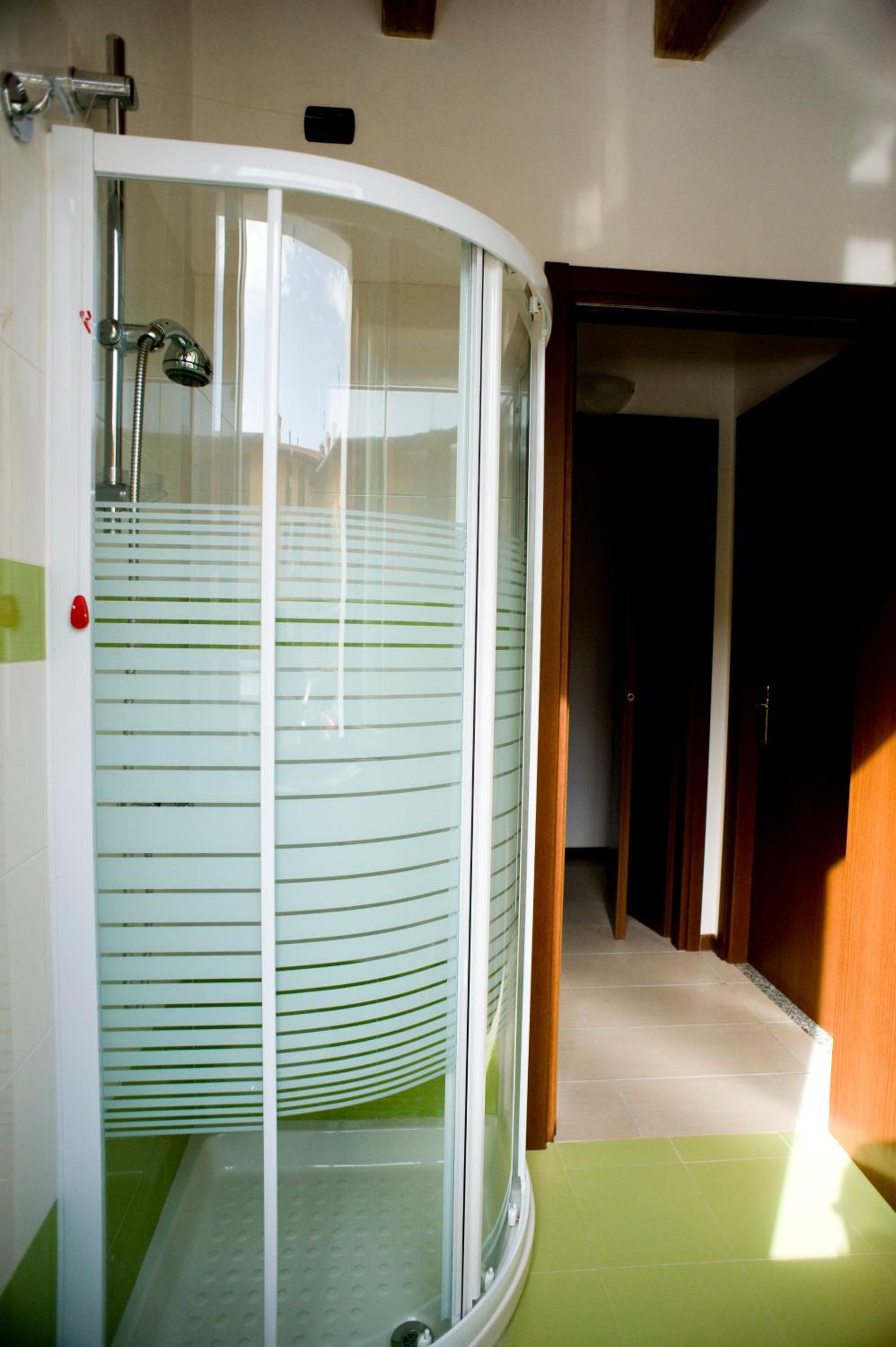 Double or Twin Room with Private Bathroom - Photo 2
