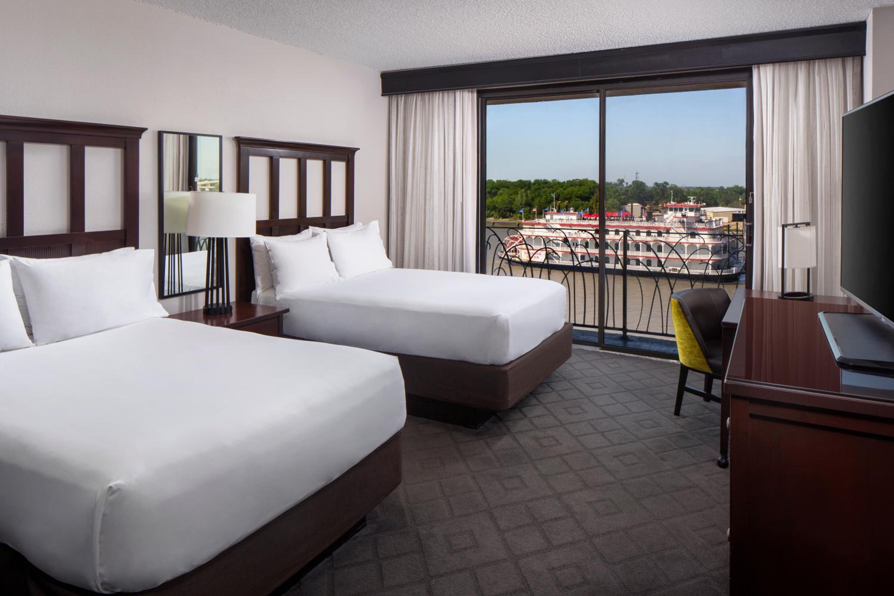 Double Room with Two Double Beds and Balcony - Photo 1