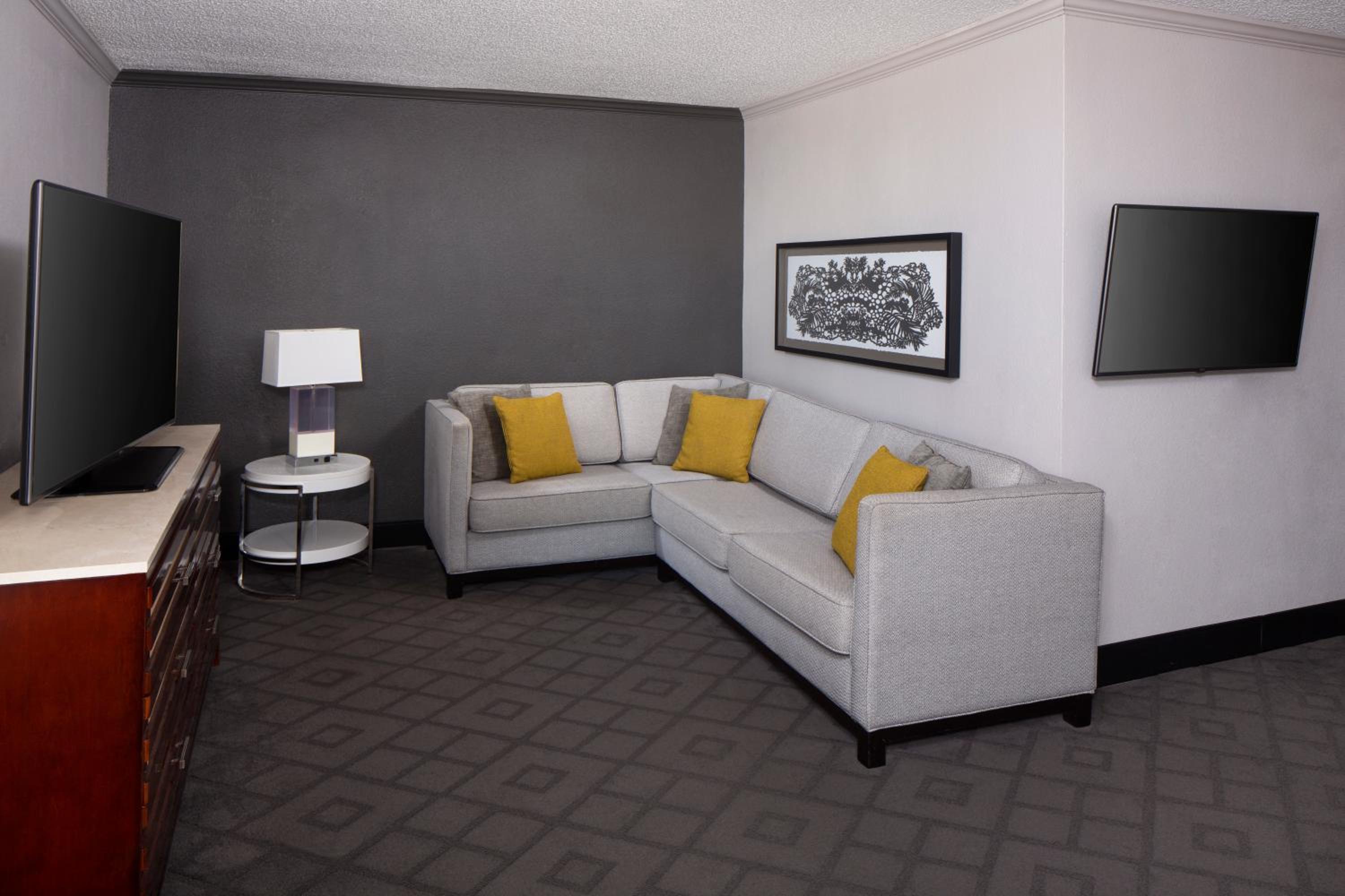 Suite with City View - Photo 1