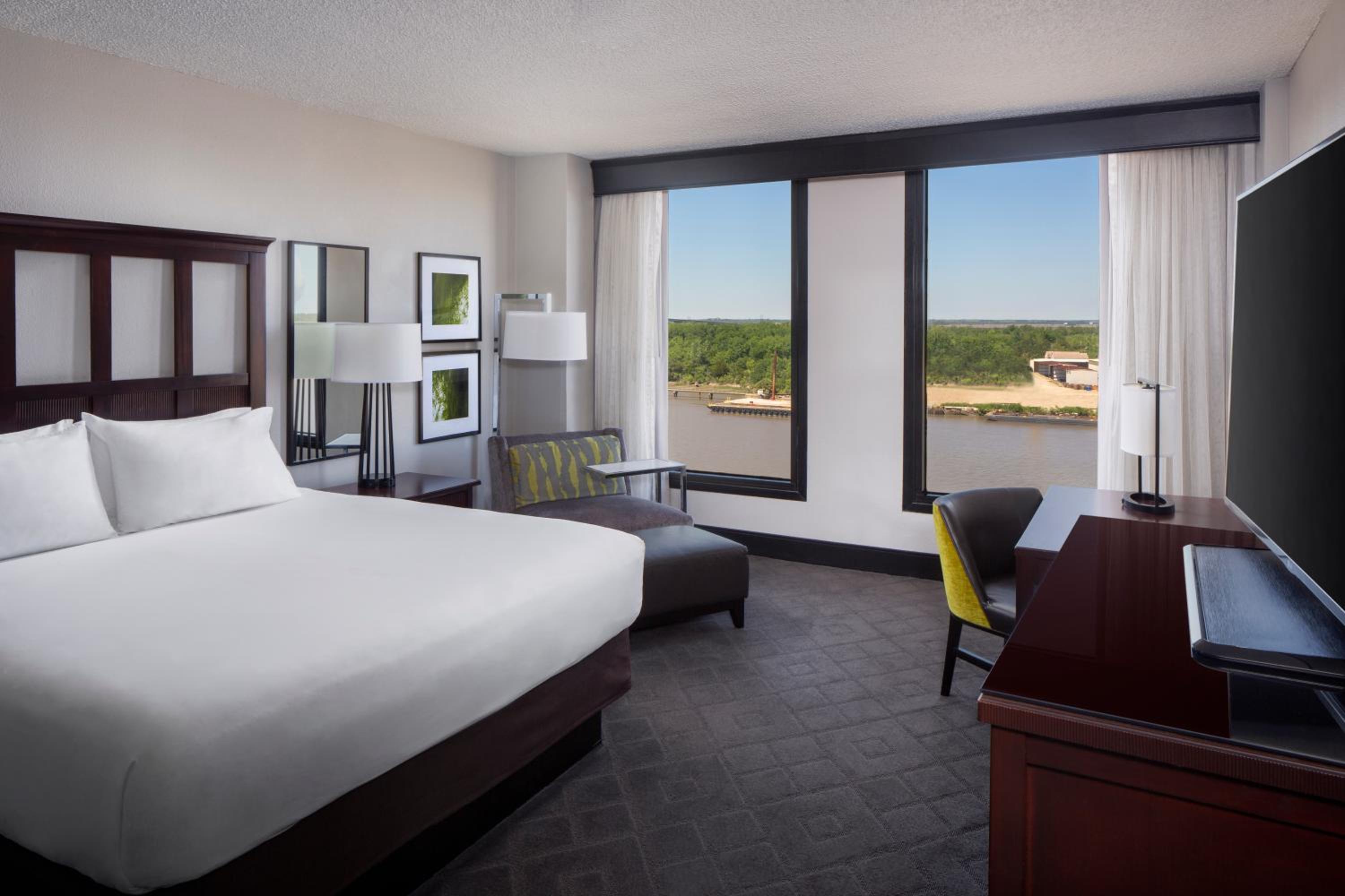 King Room with River View - Photo 3