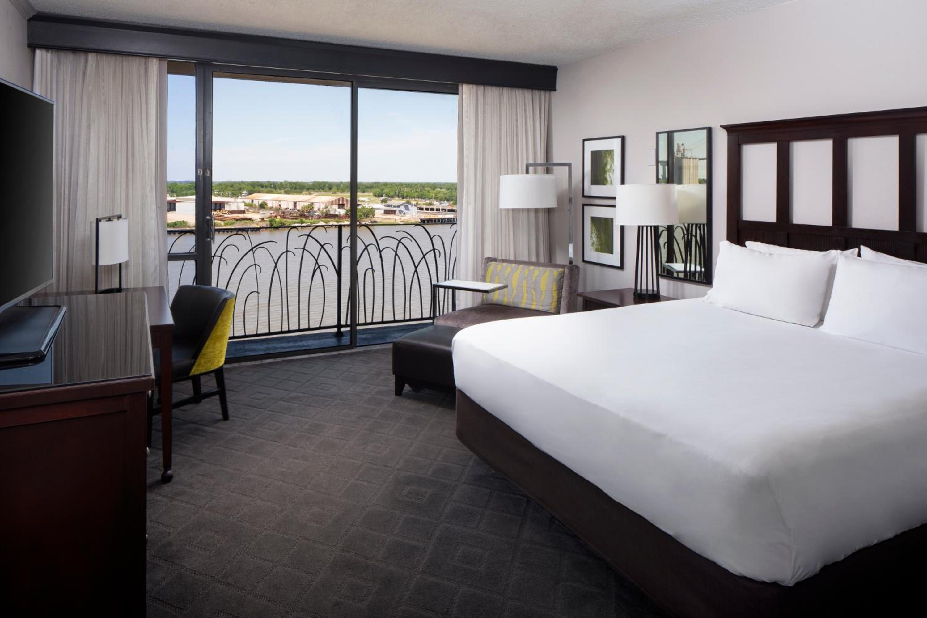 King Room with Balcony - Photo 1