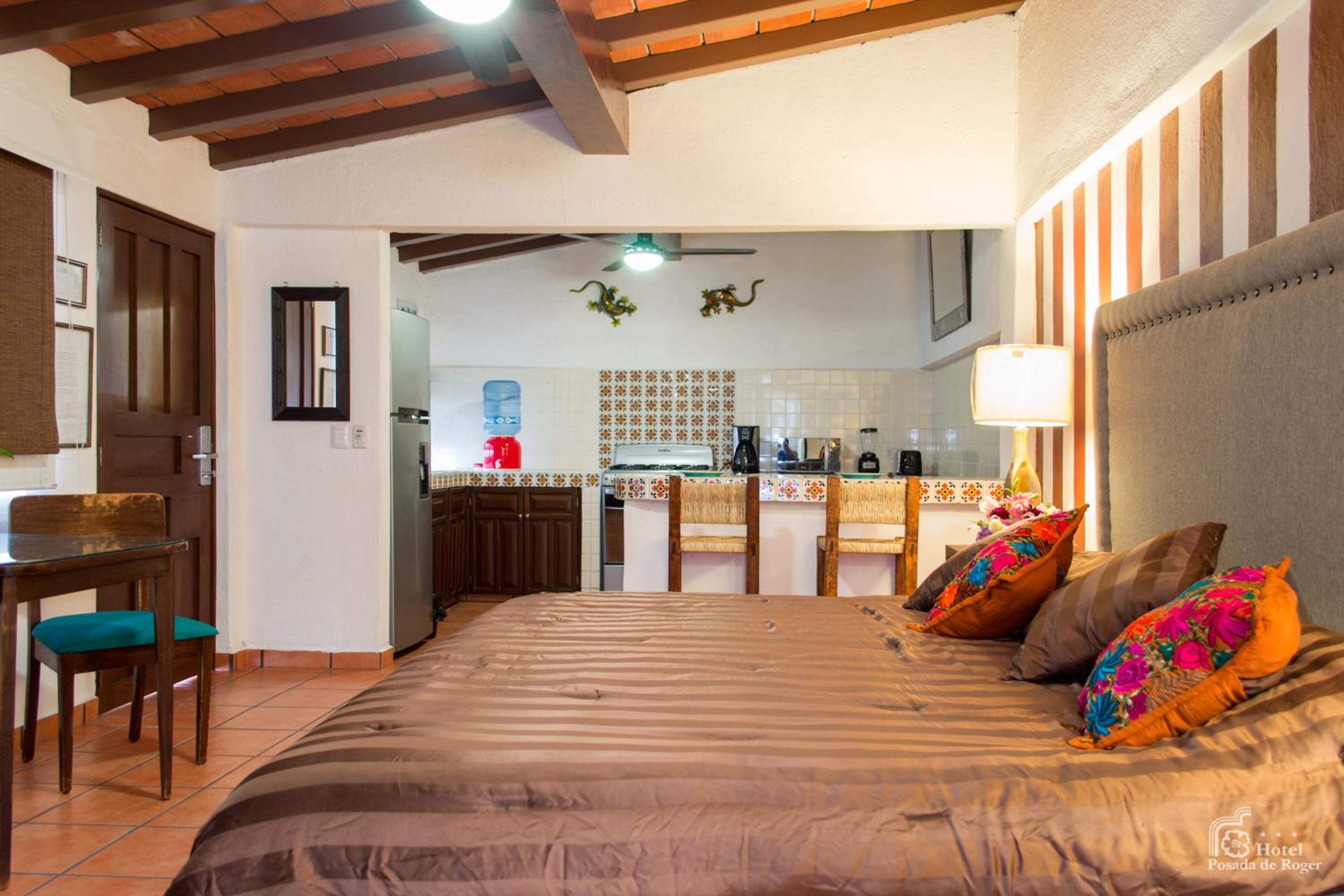 Suite - Photo 17