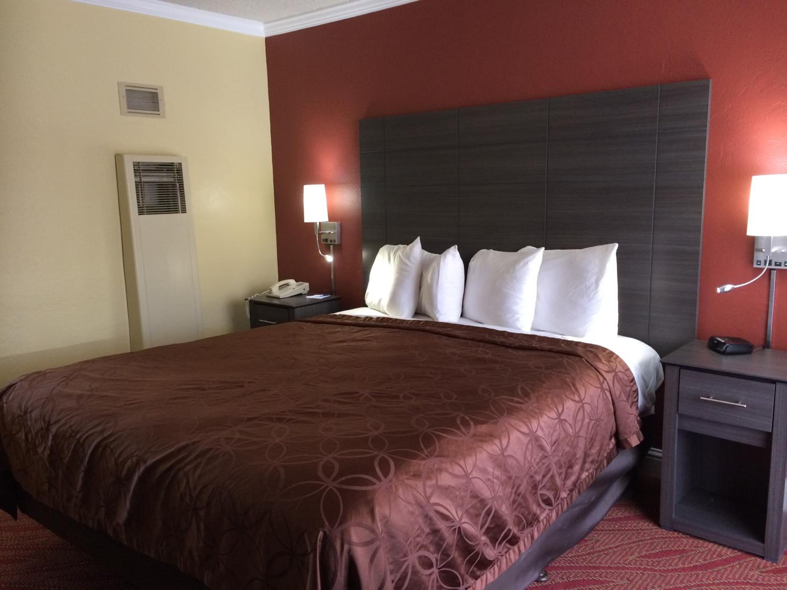 1 King Bed Non-Smoking (NO A/C) - Photo 11