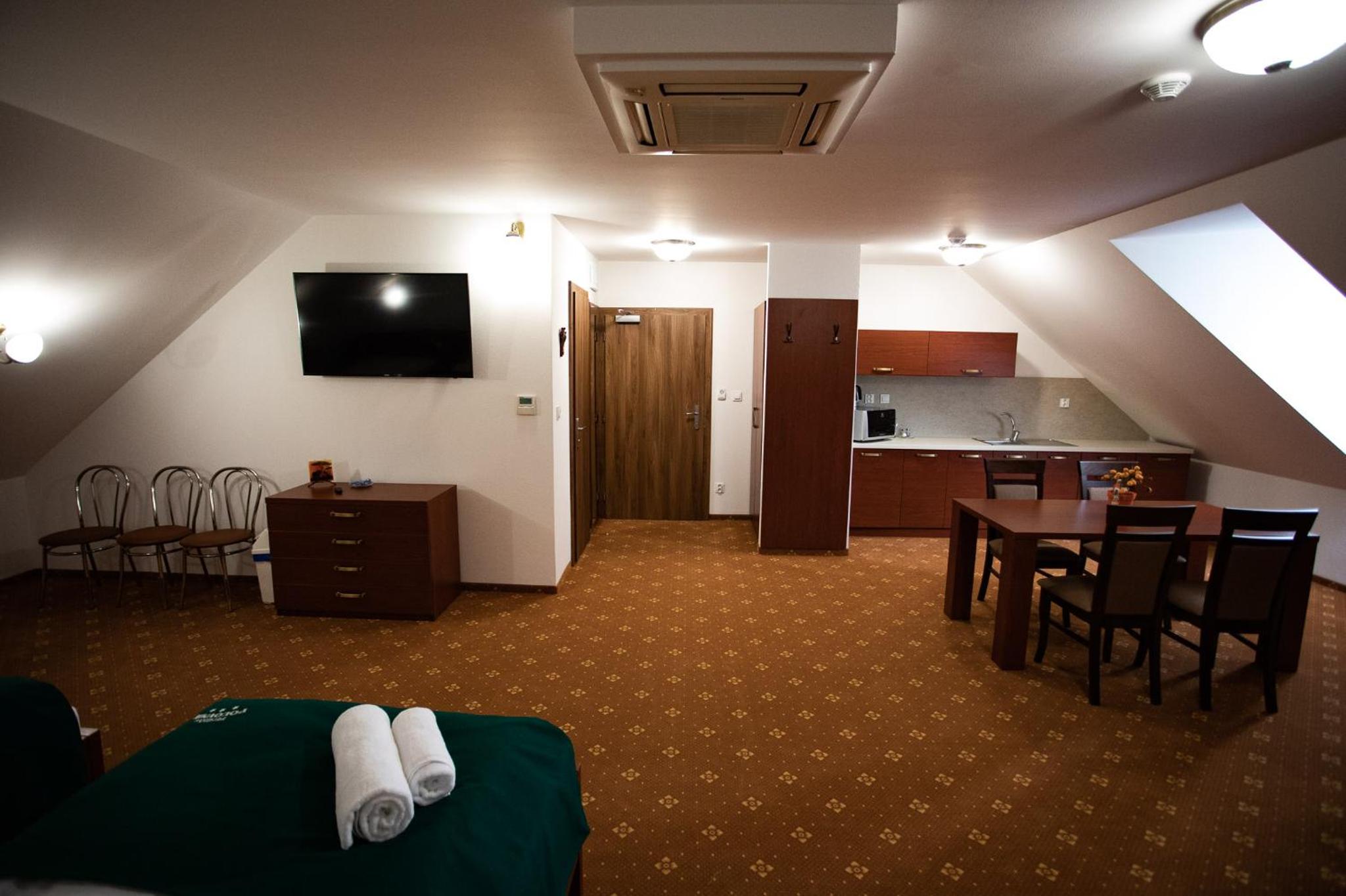 Deluxe Double Room (2 Adults + 1 Child) photo 3