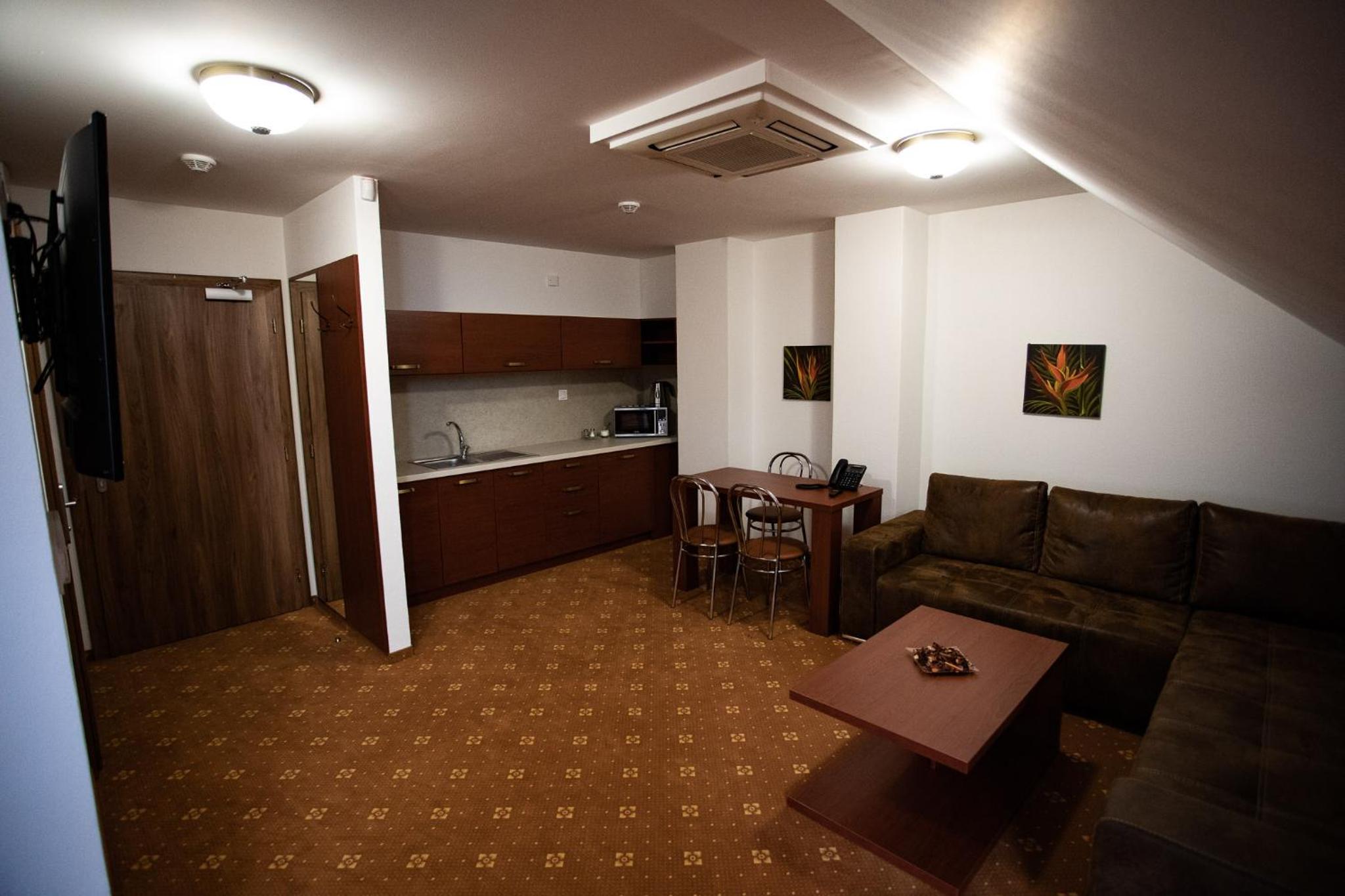 Deluxe Double Room (2 Adults + 1 Child) photo 3
