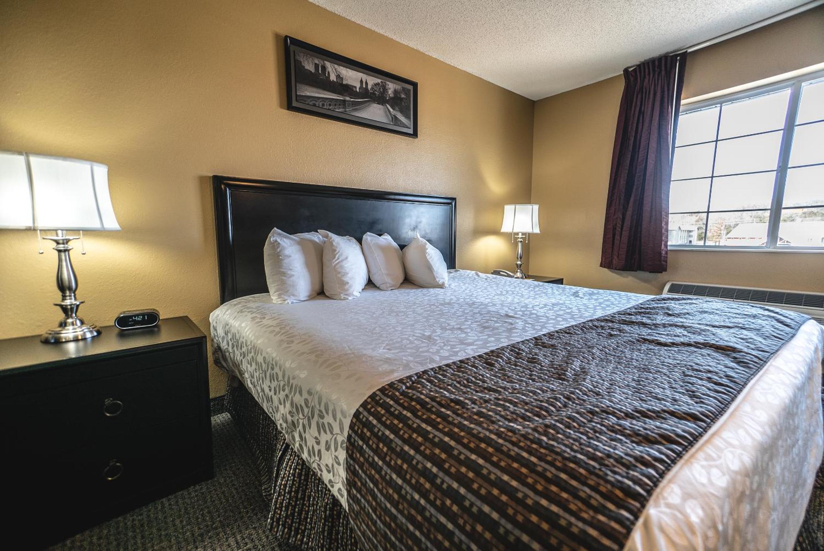 Jetted Tub Room with 1 King Bed - Photo 5