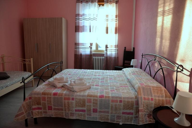 Double or Twin Room with Private Bathroom photo 3