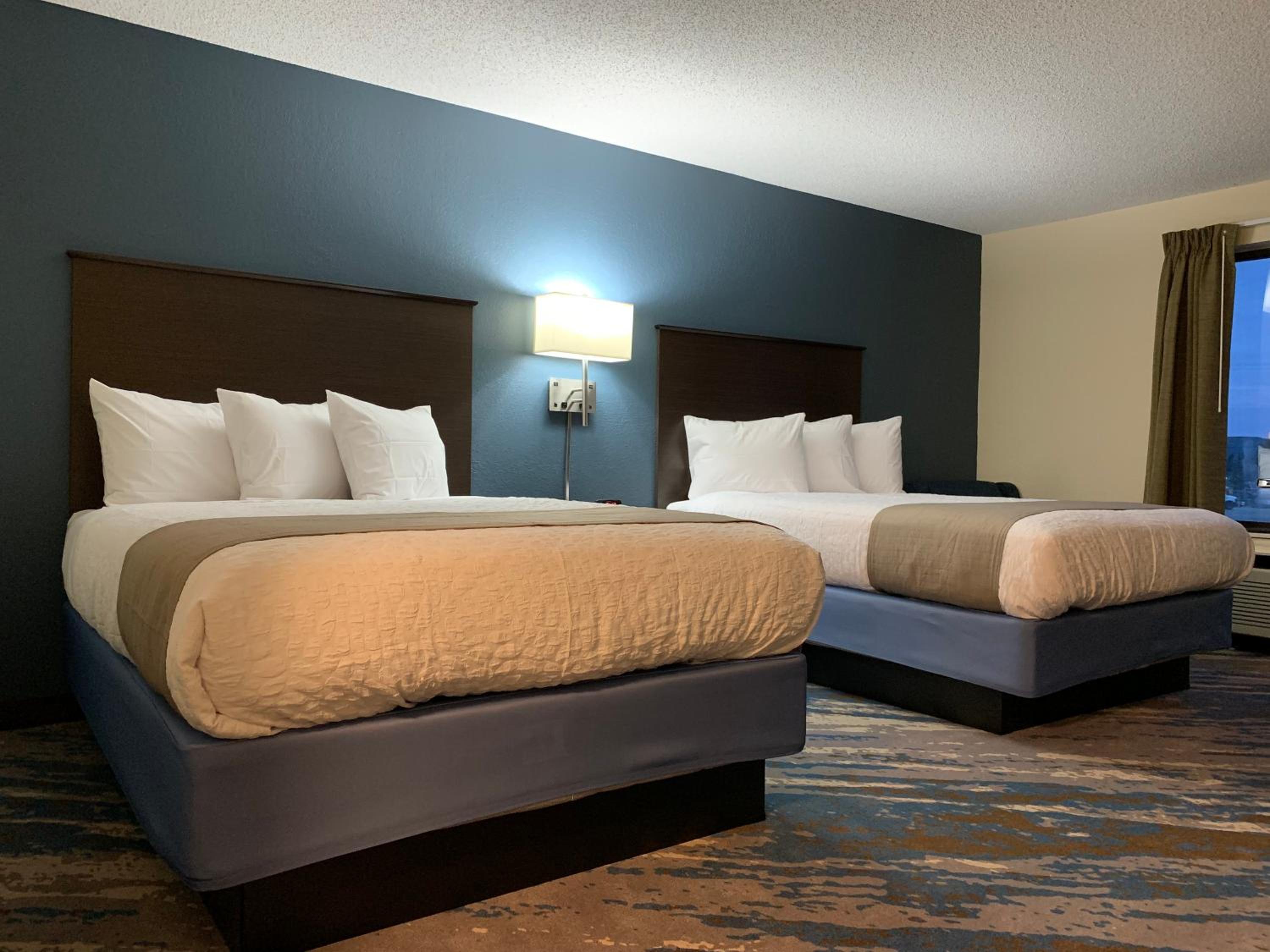 Queen Room with Two Queen Beds - Non-Smoking - Photo 1