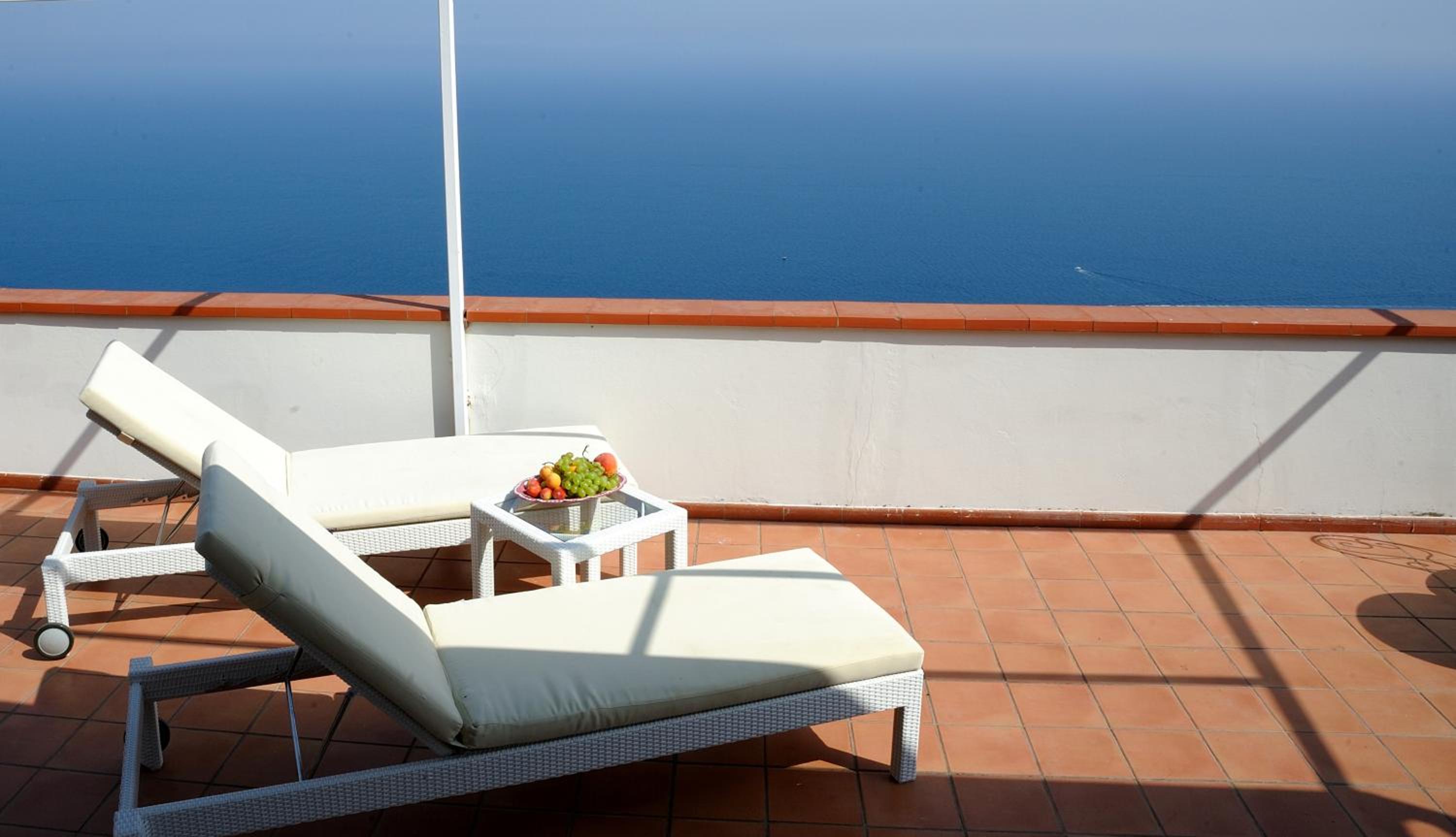 Junior Suite with Terrace and Sea View - Photo 11