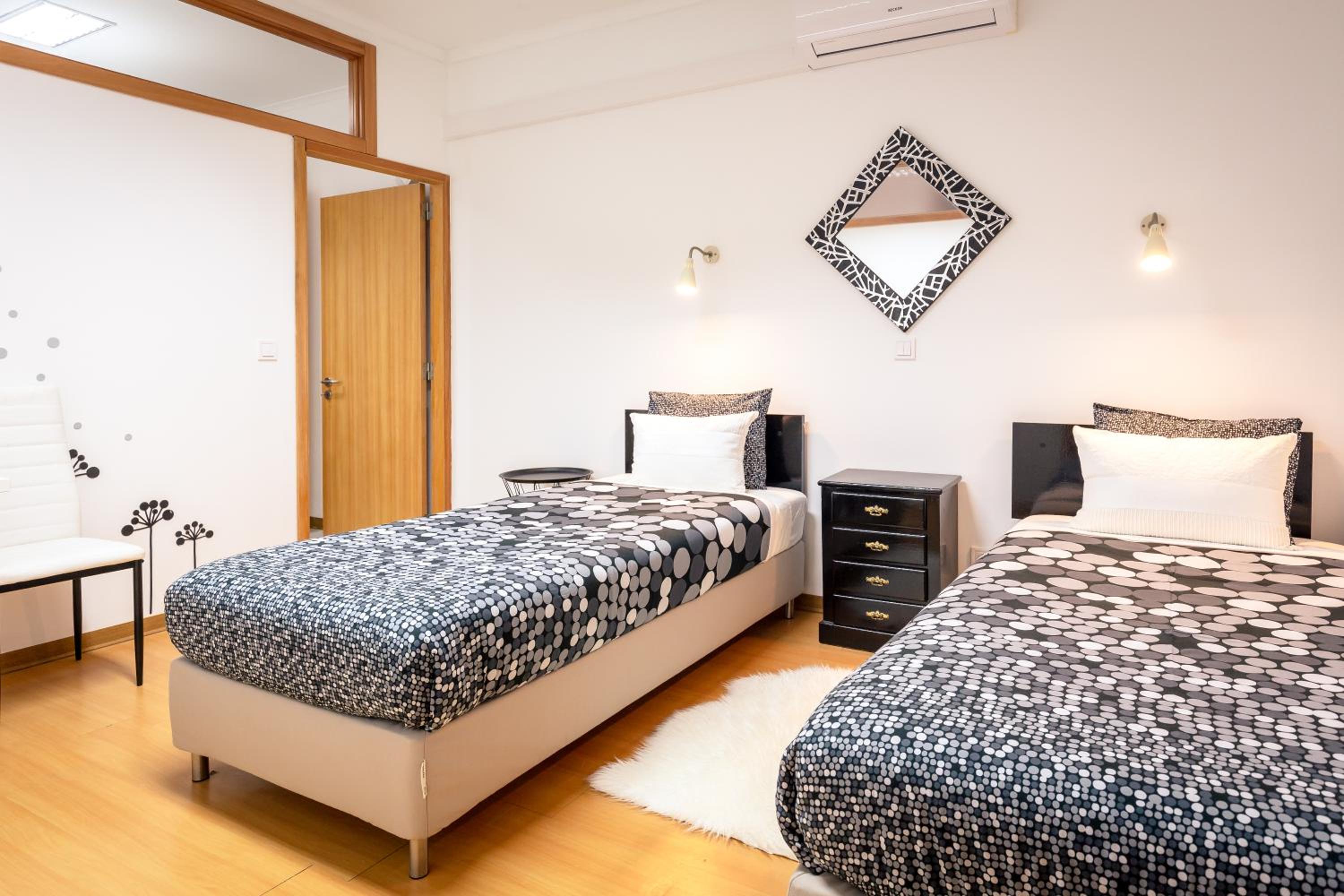 Large Double or Twin Room with Private Bathroom photo 1